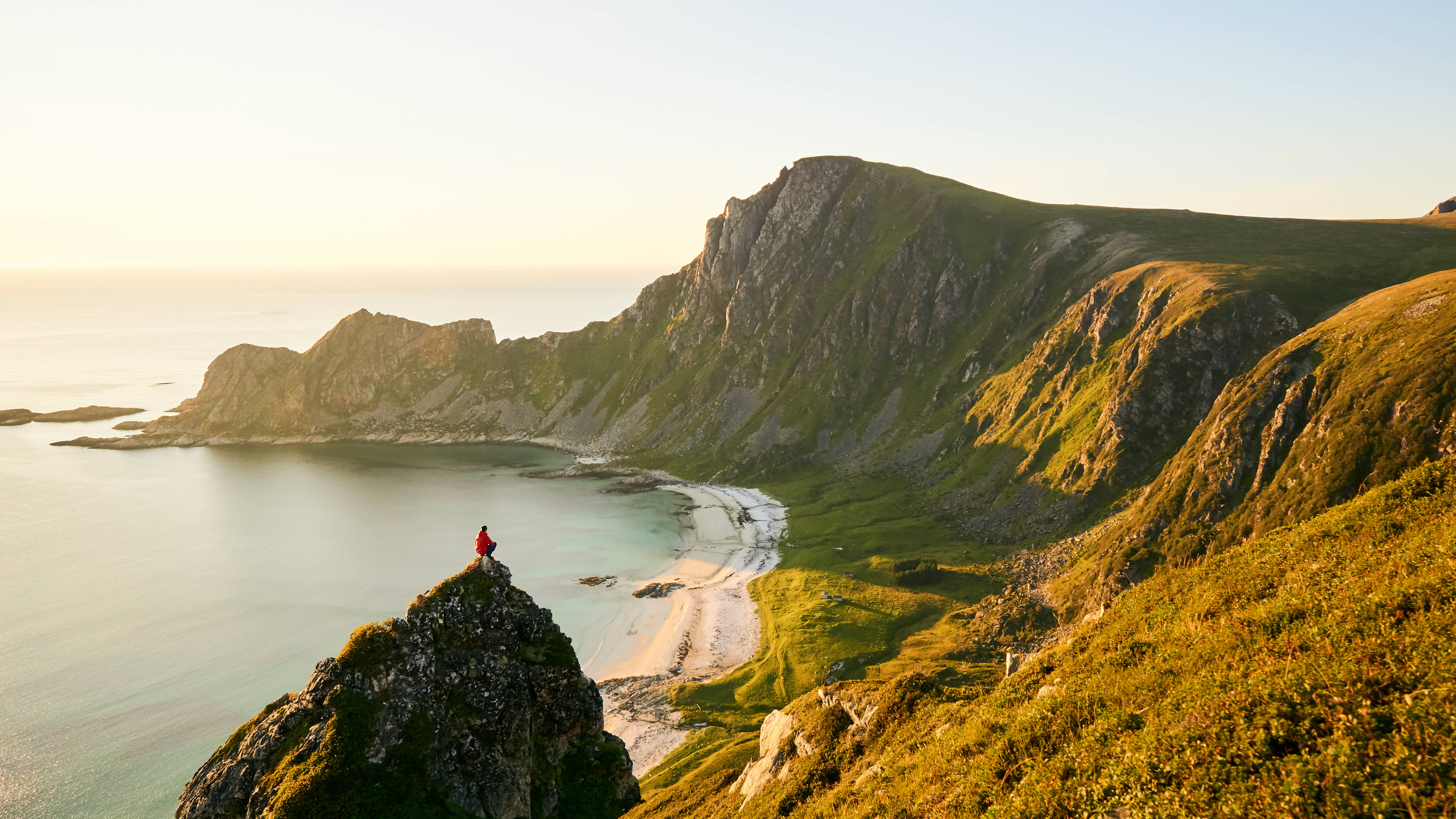hidden beach, mountains, turquoise waters, 5K Desktop Wallpaper