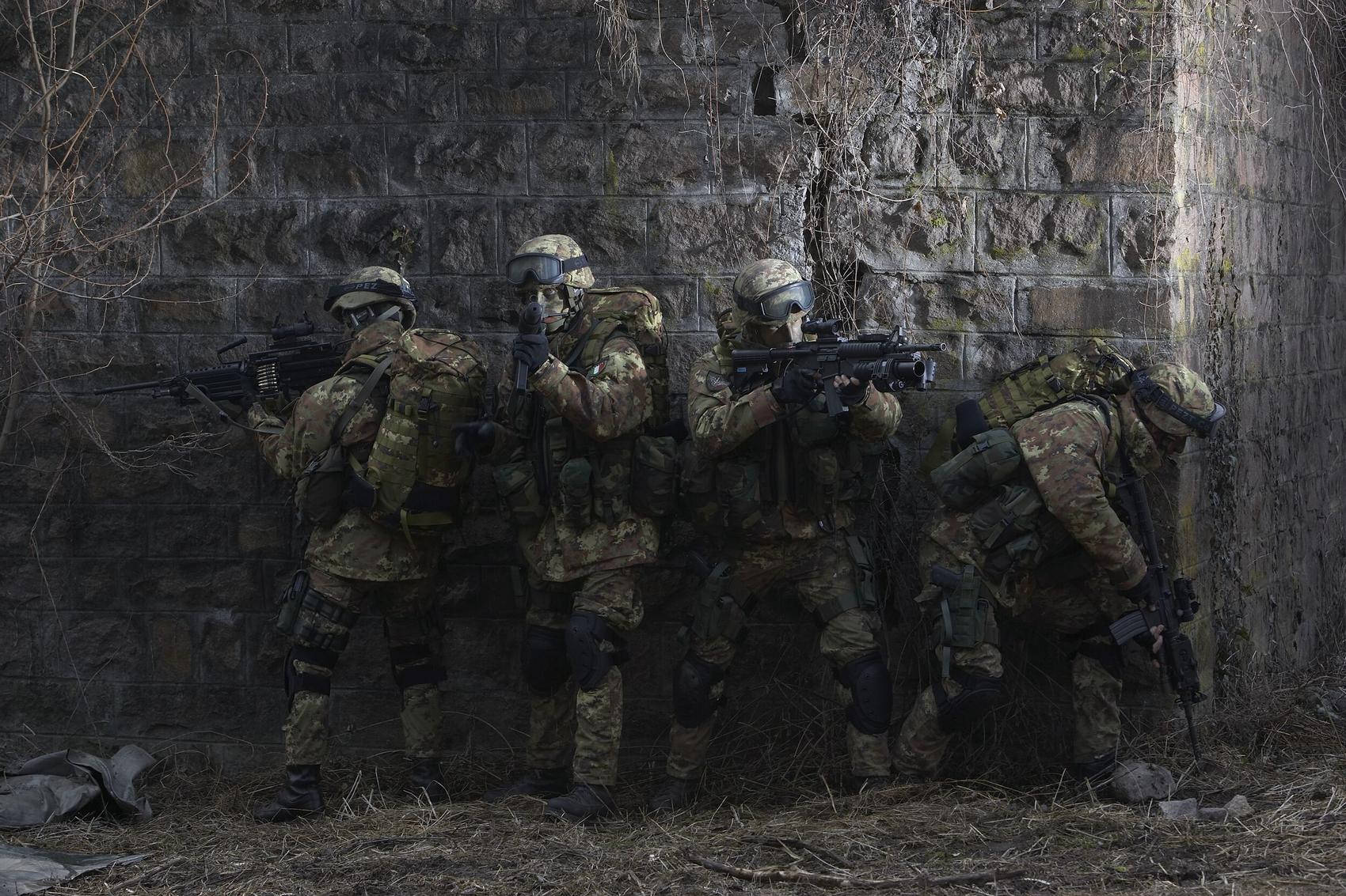 soldier, camouflage gear, rifle, HD Desktop Wallpaper