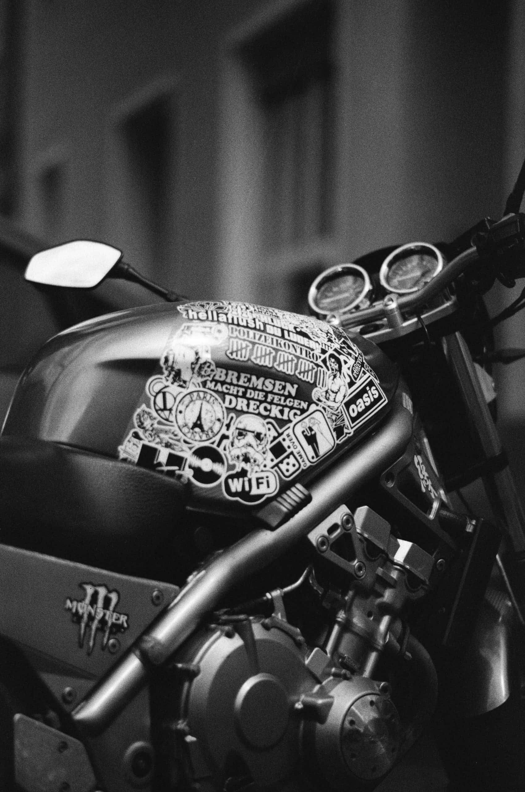 HD Motorcycle, black and white, fuel tank, 2K Phone Wallpaper