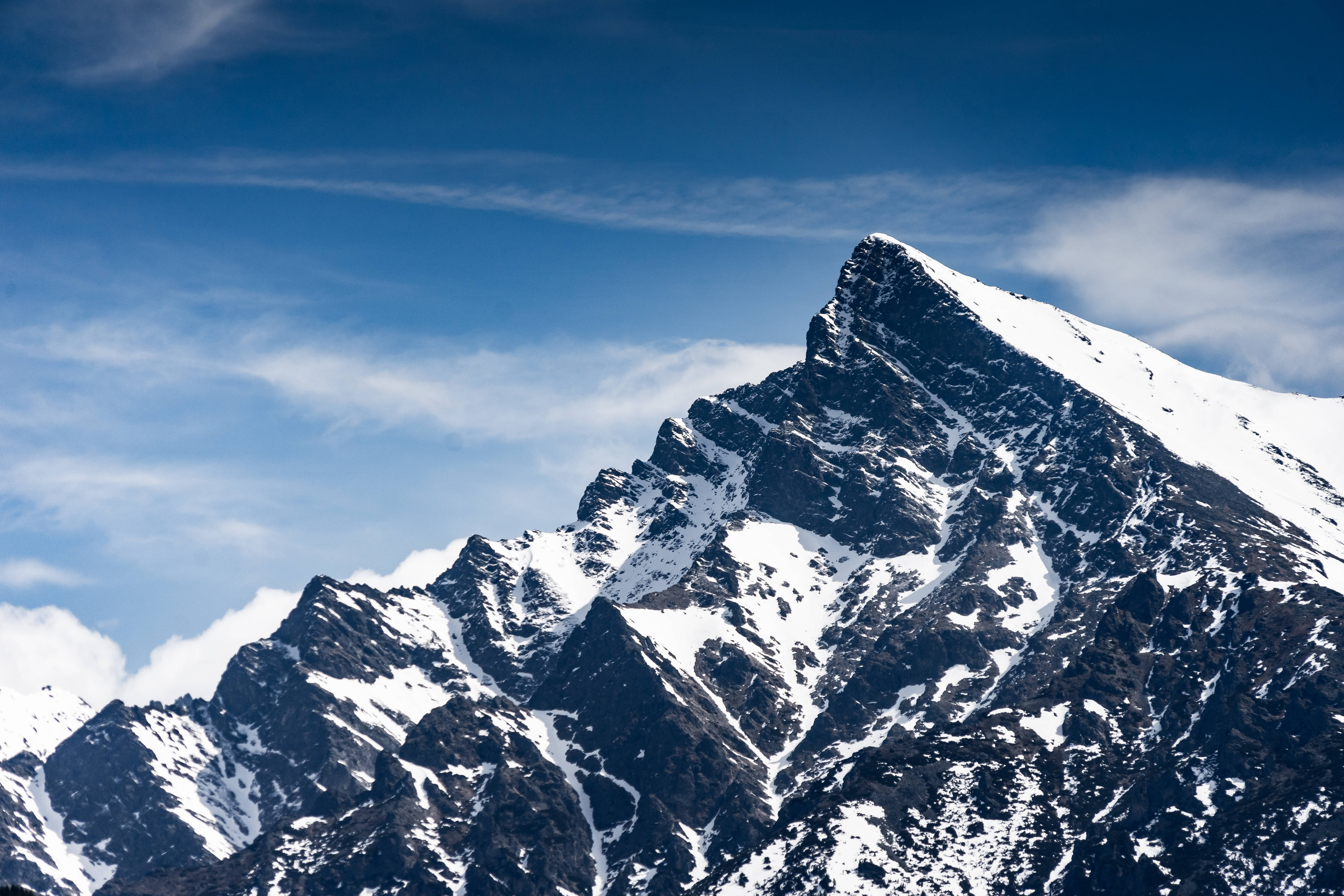 HD Mountain, jagged snow-capped mountain peak, clear blue sky, 5K Desktop Wallpaper