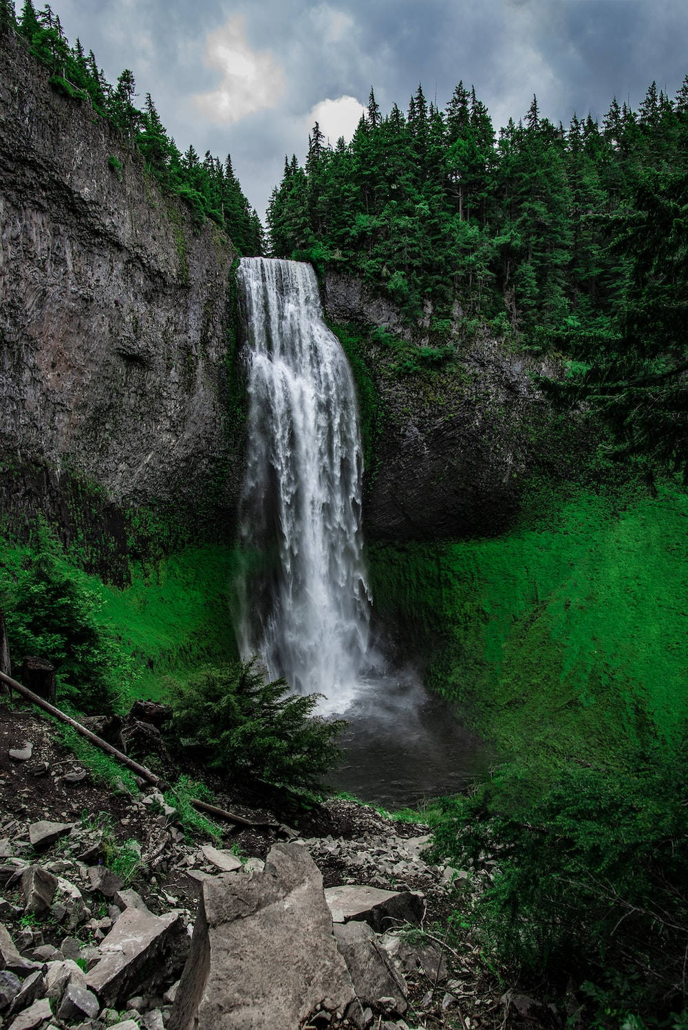 HD Nature Phone, waterfall, mossy cliff, HD Phone Wallpaper