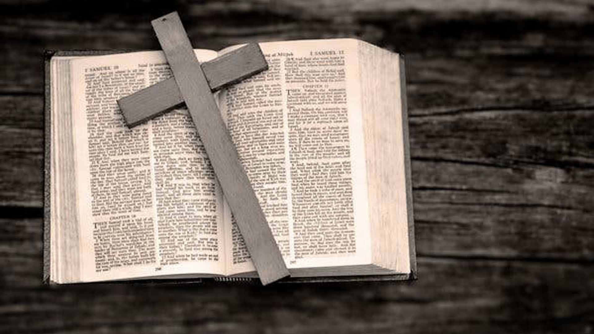 wooden cross, open Bible, weathered dark wood surface, Full HD Desktop Wallpaper