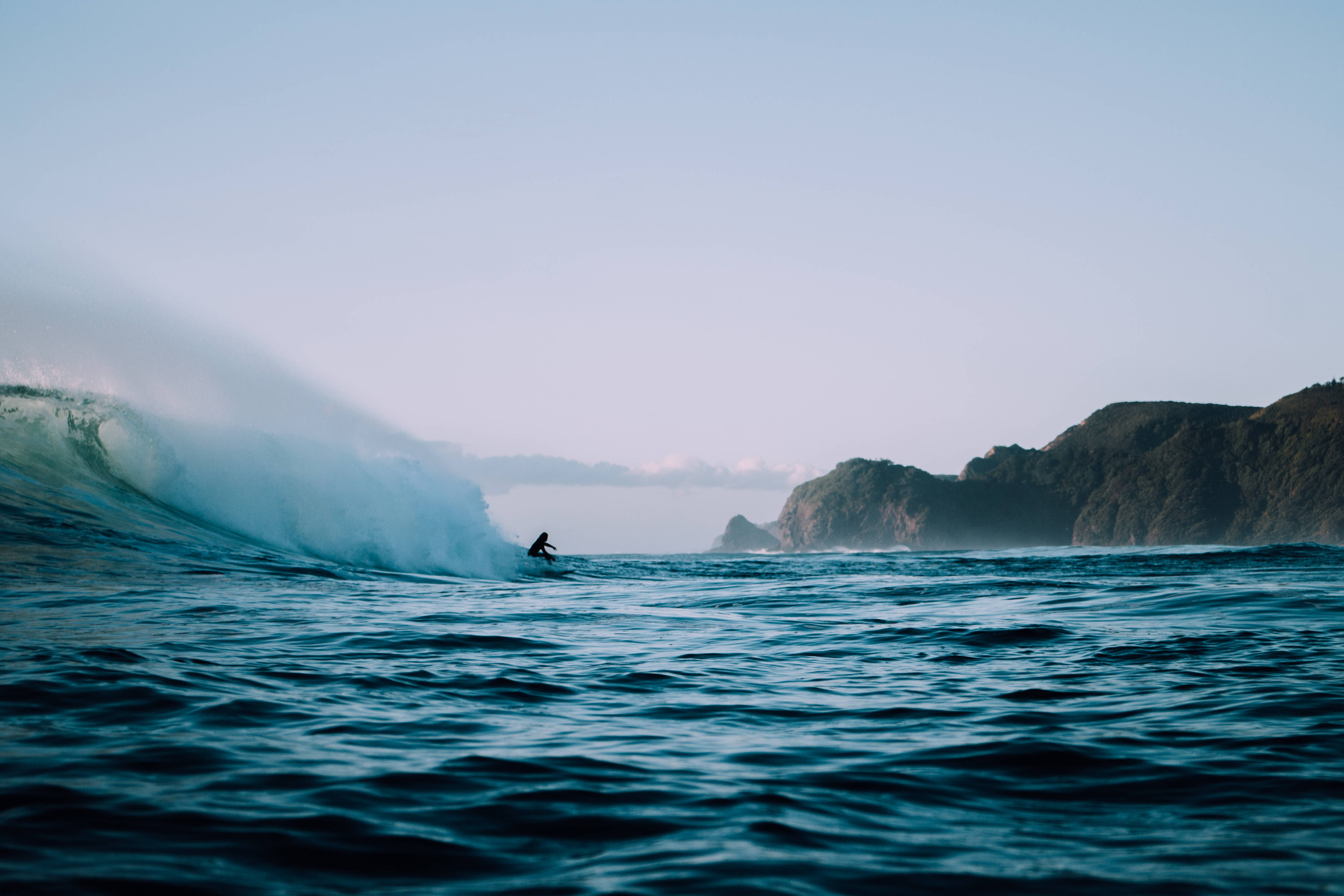 HD Water, surfer, curling wave, 4K Desktop Wallpaper