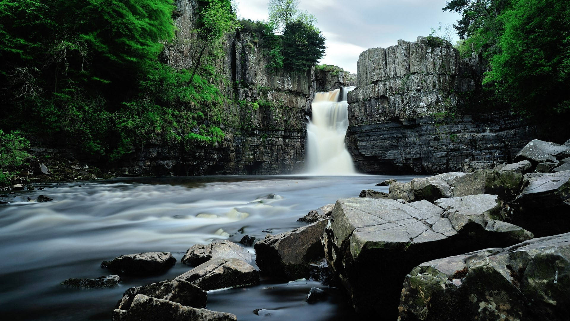 HD Water, distant cliffs, mossy cliffs, Full HD Desktop Wallpaper