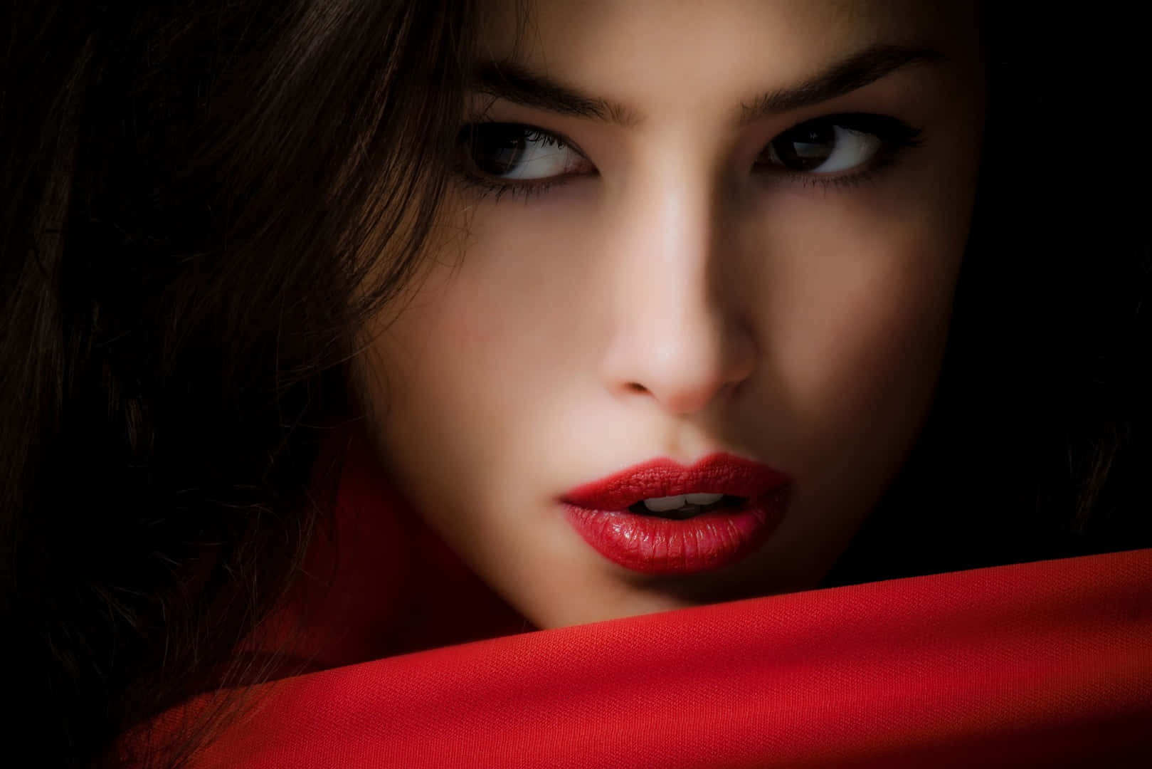 HD Women, intense gaze, bold red lips, HD Desktop Wallpaper