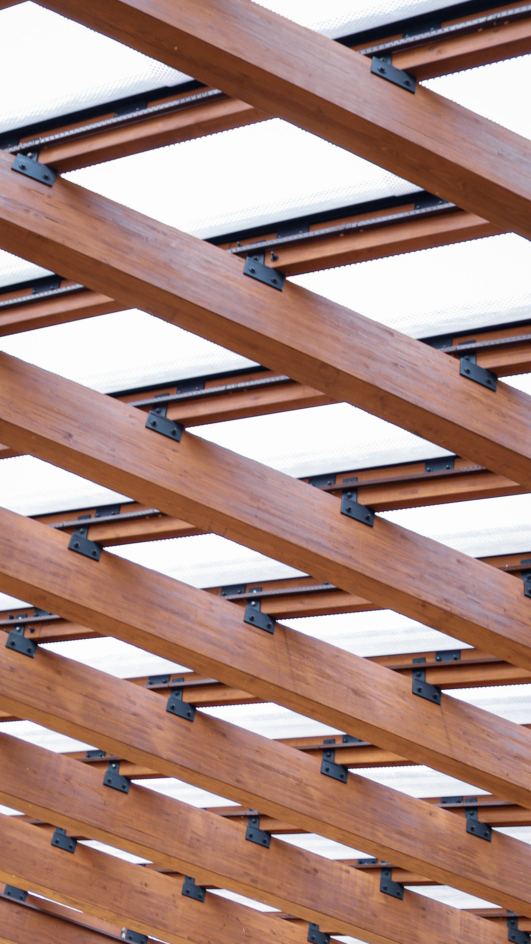 HD Wood, diagonal wooden beams, black brackets, 2K Phone Wallpaper