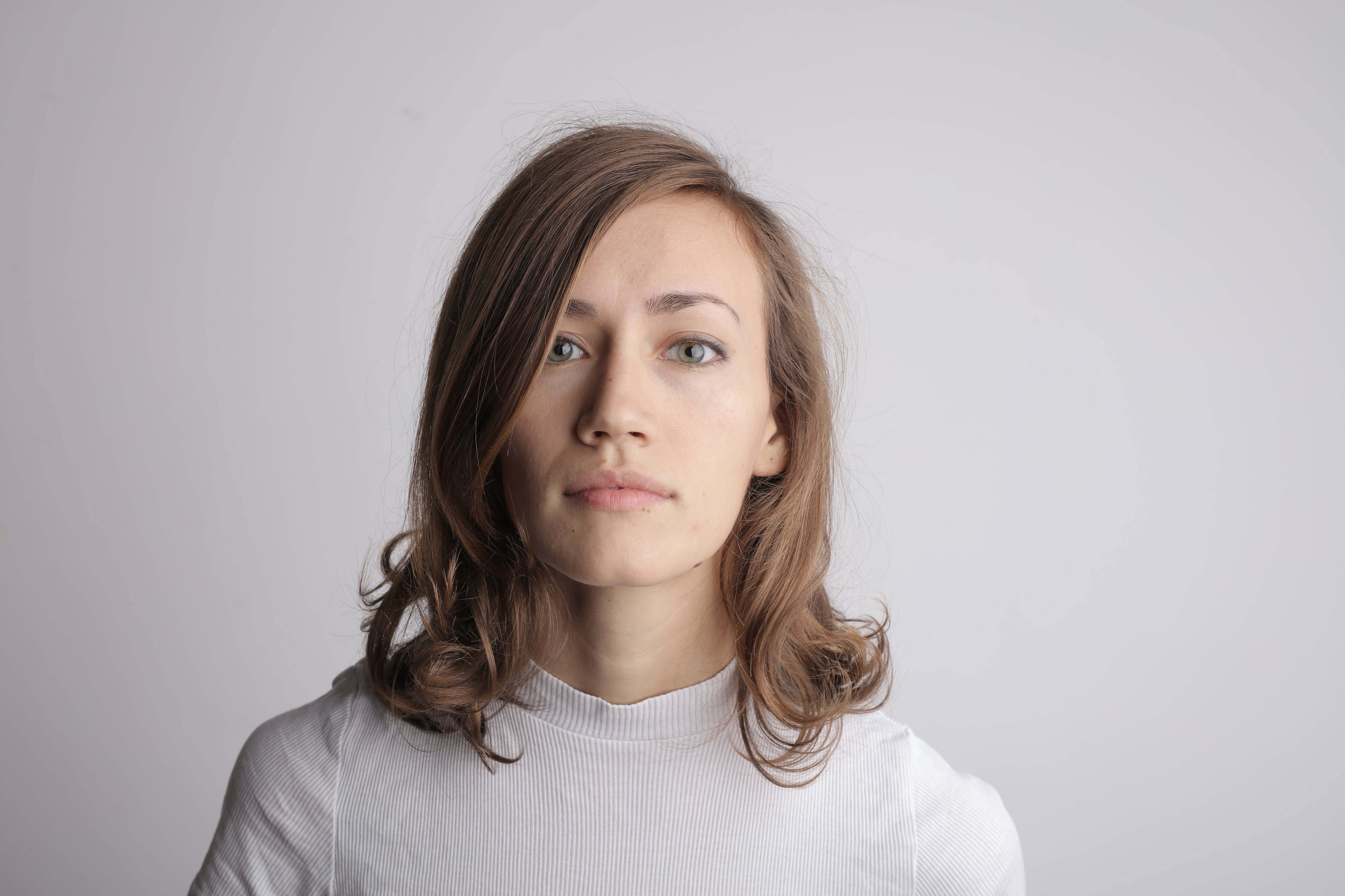 woman, brown hair, green eyes, 8K Desktop Wallpaper