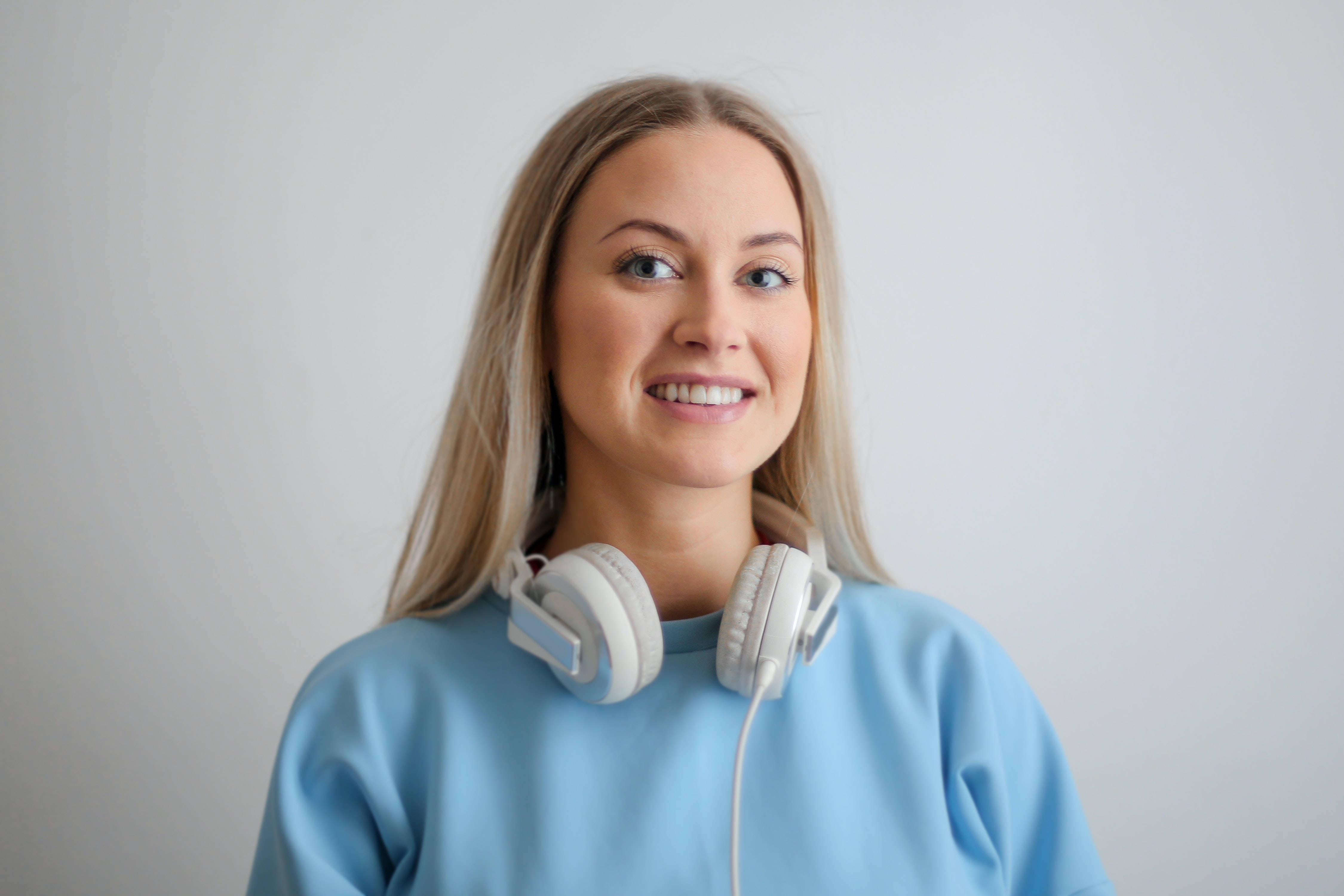 girl, headphones, blue top, 4K Desktop Wallpaper