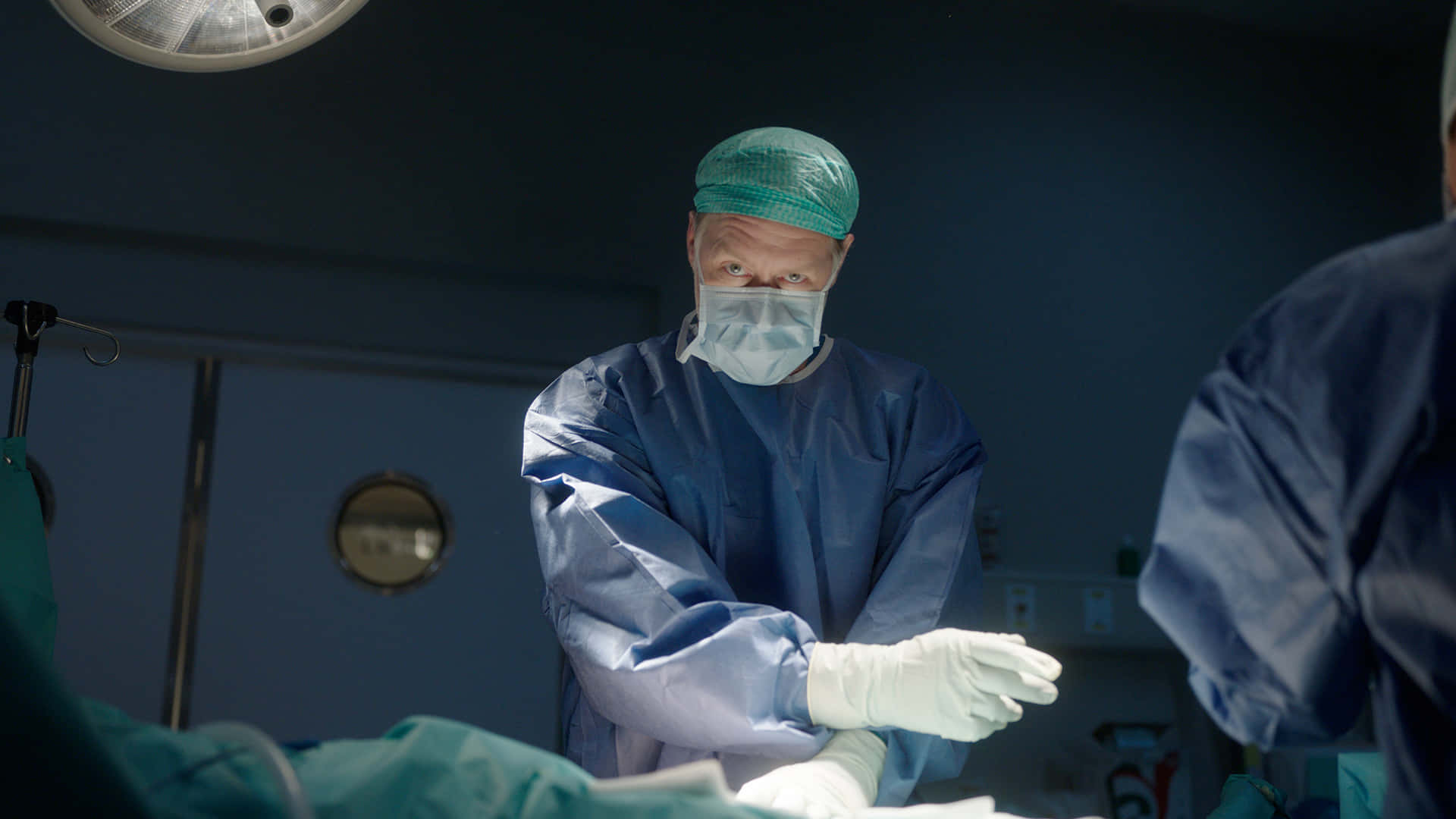 surgery stare, blue scrubs, green cap, Full HD Desktop Wallpaper