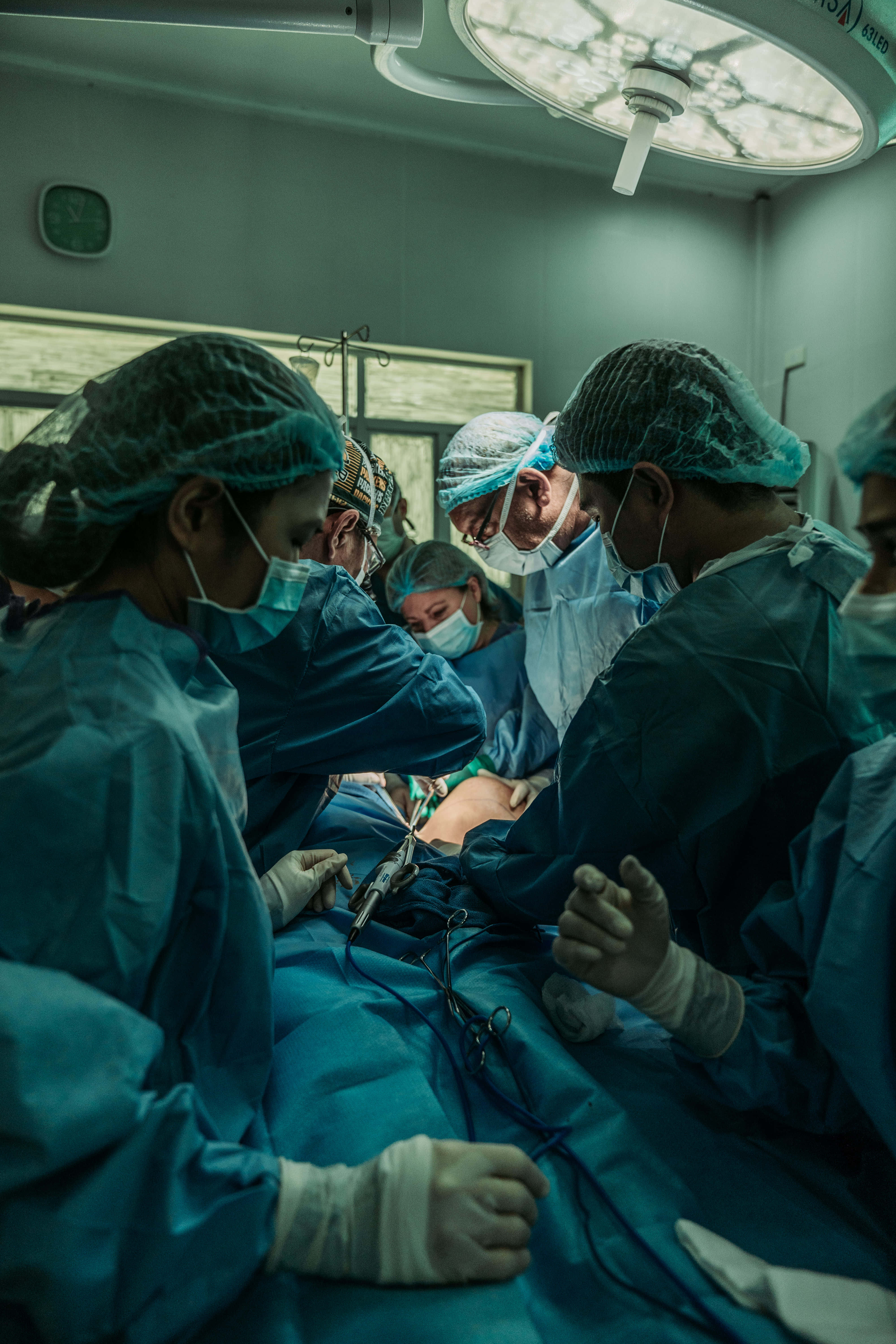 surgery, dim room, blue scrubs, 5K Phone Wallpaper