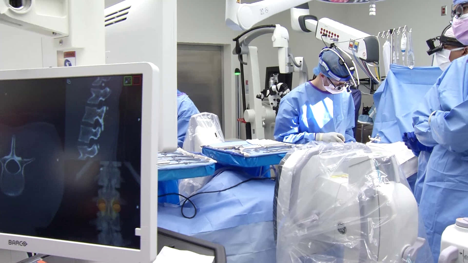 spinal surgery, blue scrubs, bright lights, Full HD Desktop Wallpaper