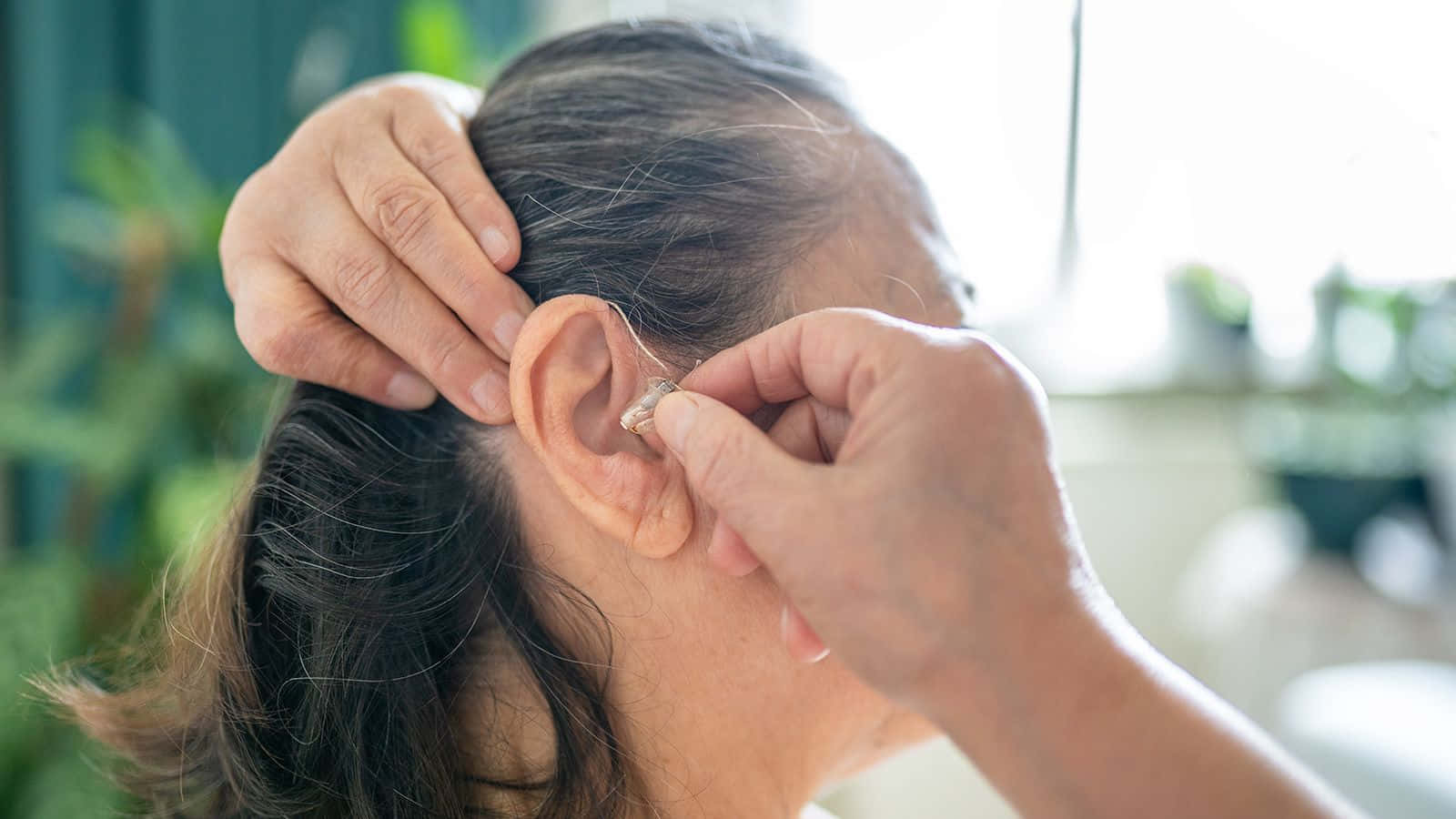 hearing aid, elderly woman, hands, HD Desktop Wallpaper