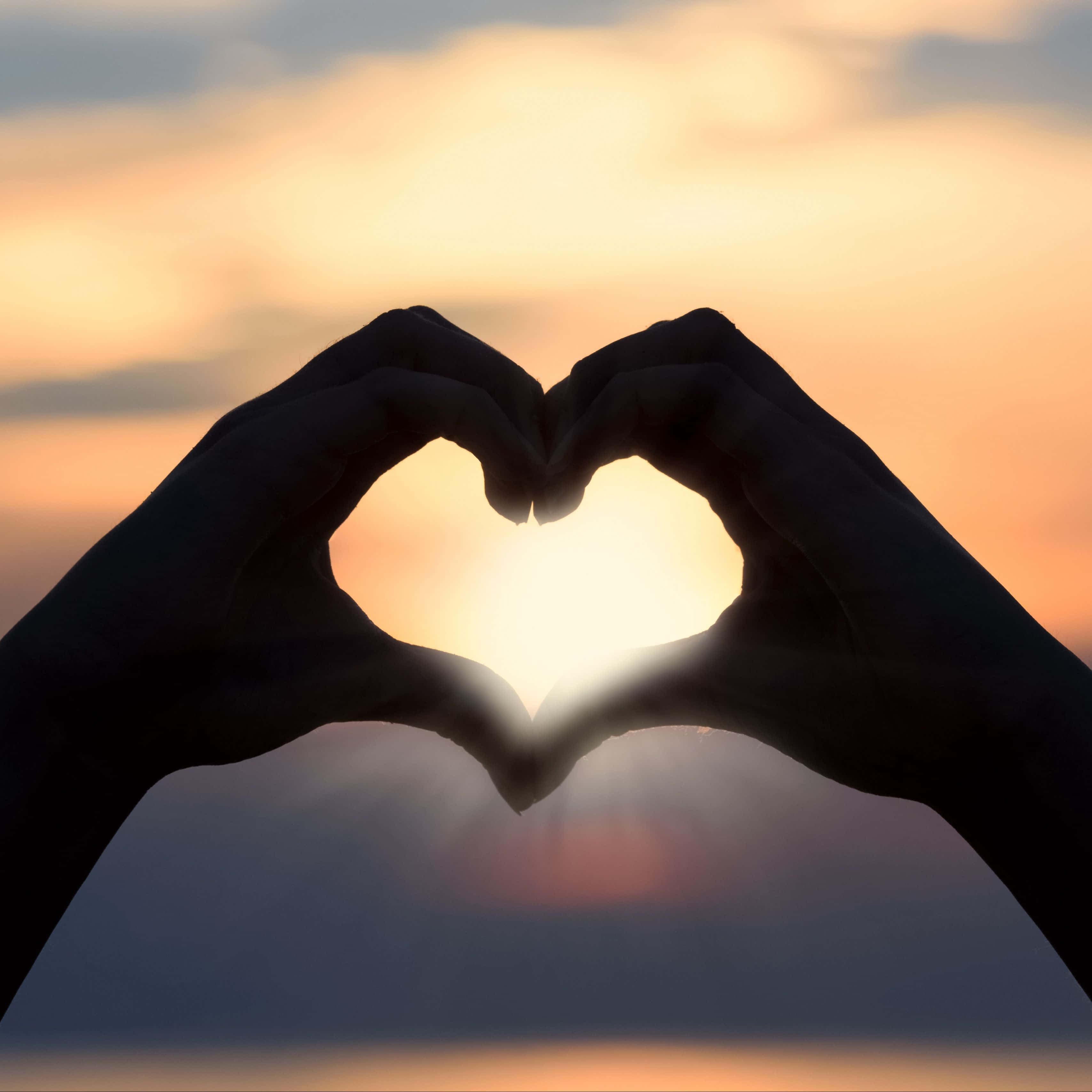 Heart Silhouette, sunset, glowing sunset sky, 2K Desktop Wallpaper