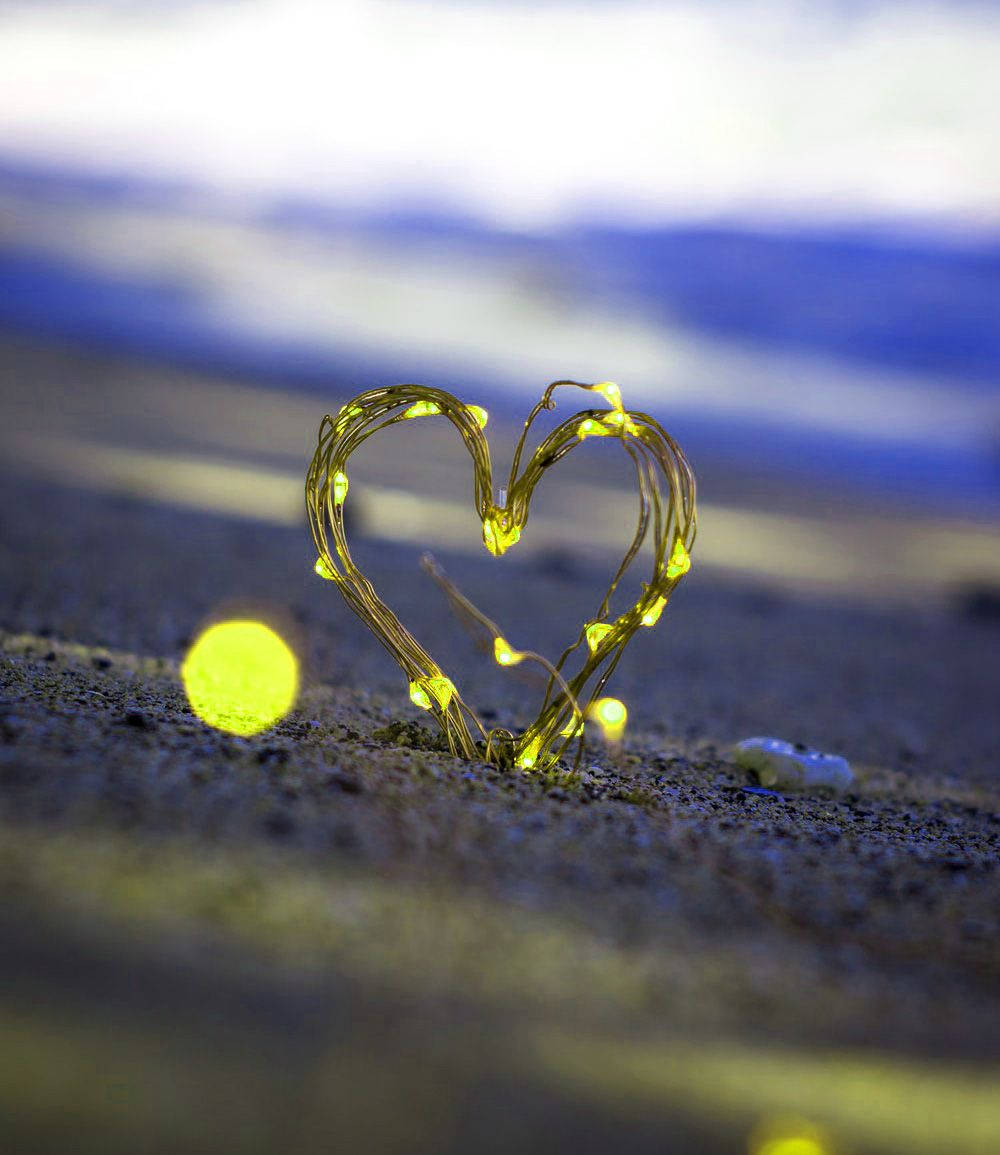 neon yellow heart, glowing yellow string light, dark sand, SD Phone Wallpaper