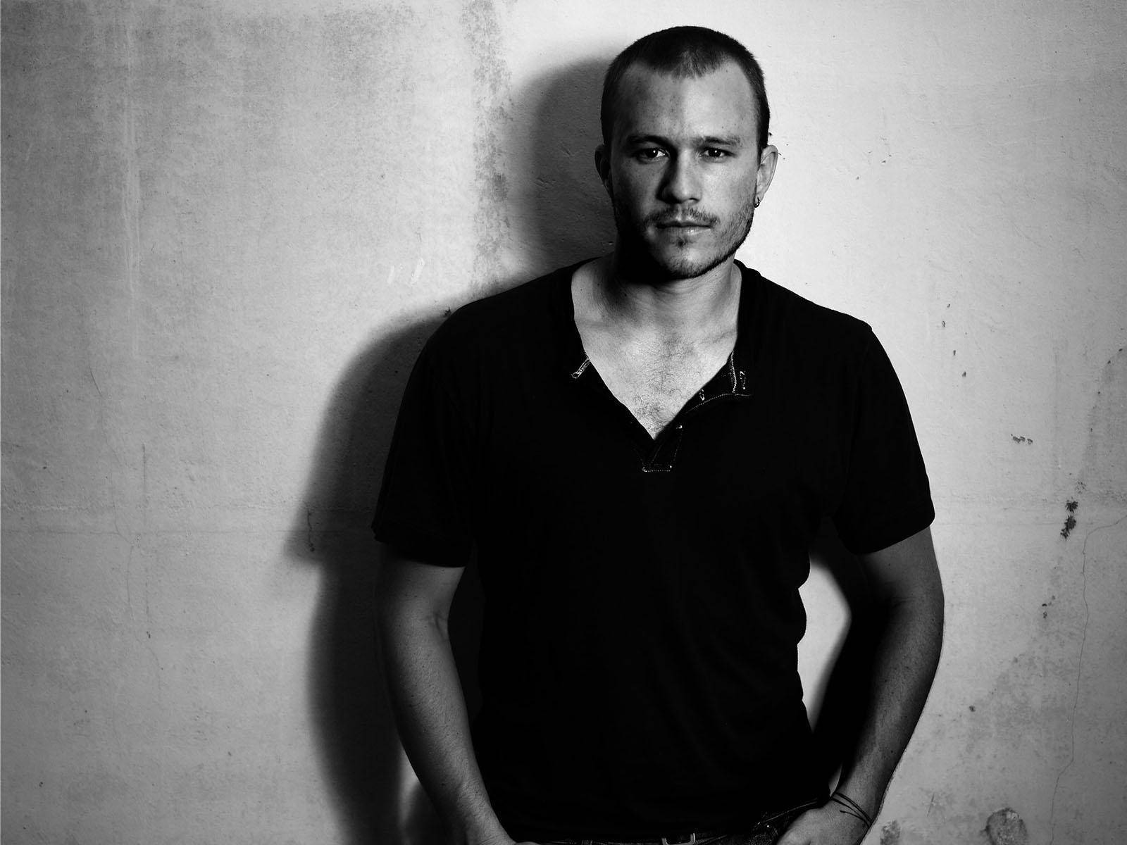 Heath Ledger, black shirt, textured wall, HD Desktop Wallpaper