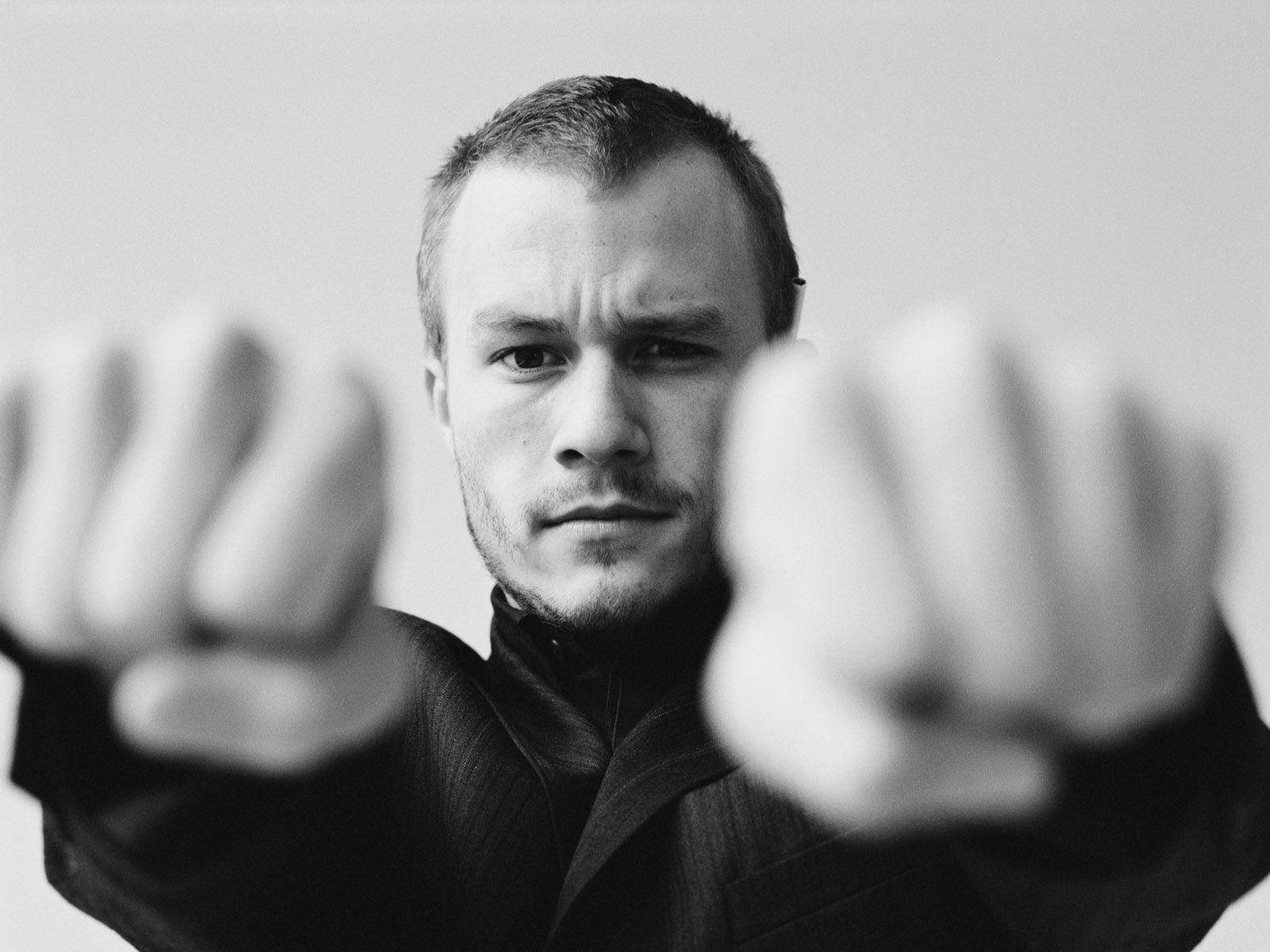 Heath Ledger, fist pose, black suit, HD Desktop Wallpaper