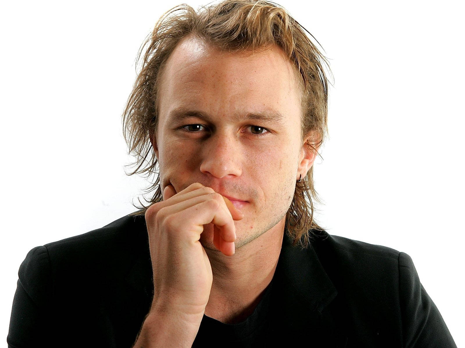 Heath Ledger, tousled blonde hair, black shirt, HD Desktop Wallpaper