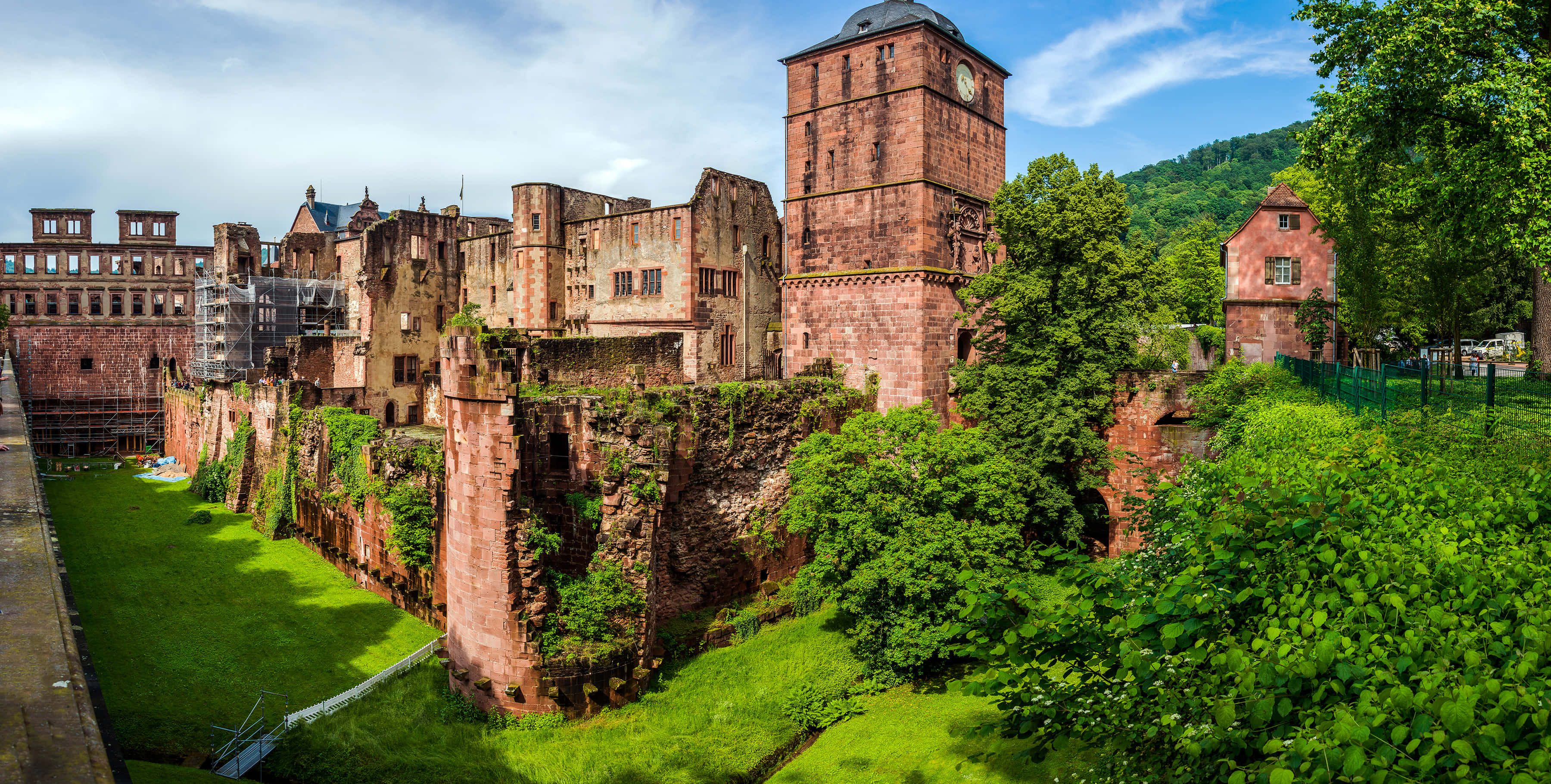 Heidelberg Castle, green moss, ancient red sandstone, 2K Desktop Wallpaper