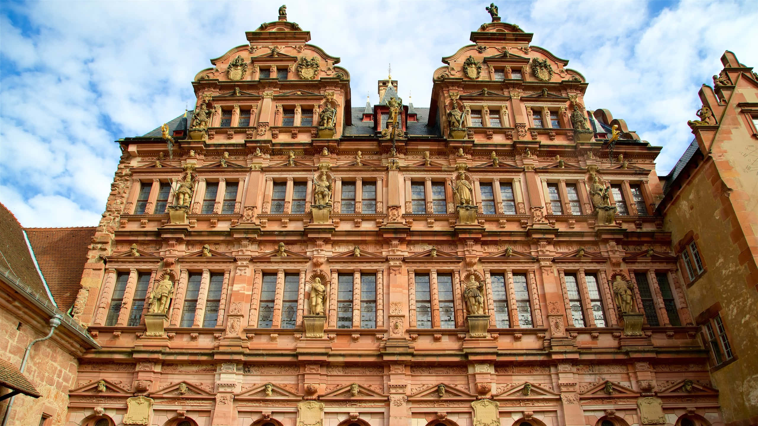 Heidelberg Castle, Renaissance building, golden statues, 2K Desktop Wallpaper