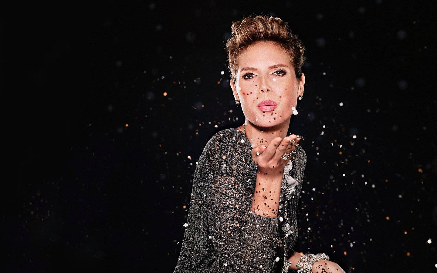 Heidi Klum, sparkling silver dress, glitter, HD Desktop Wallpaper