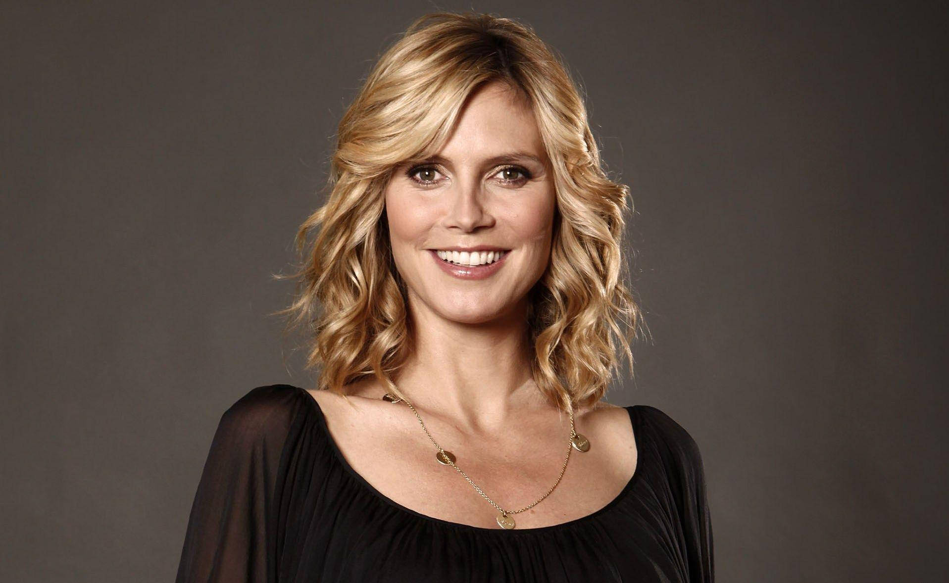 Heidi Klum, black top, gold necklace, HD Desktop Wallpaper