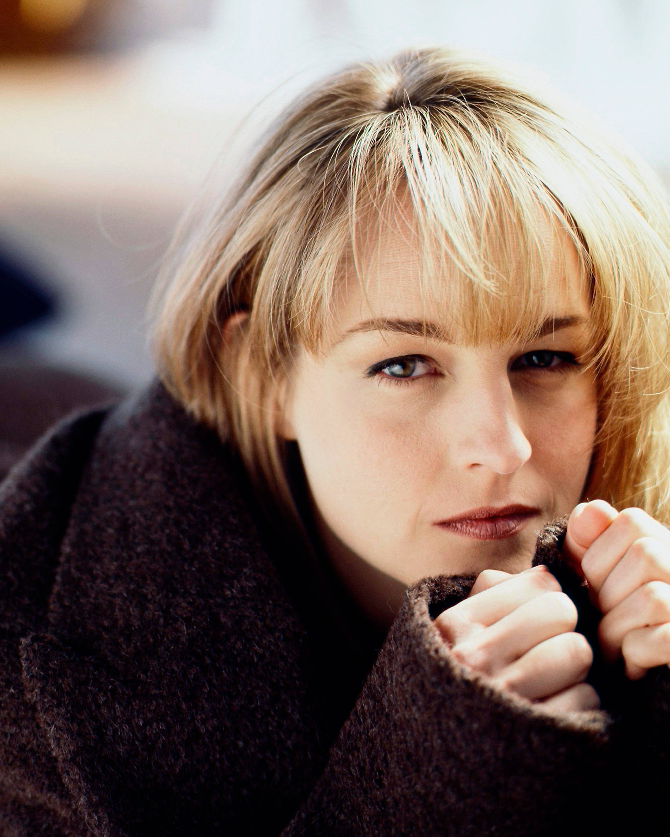 Helen Hunt, blonde hair, blue eyes, 2K Phone Wallpaper