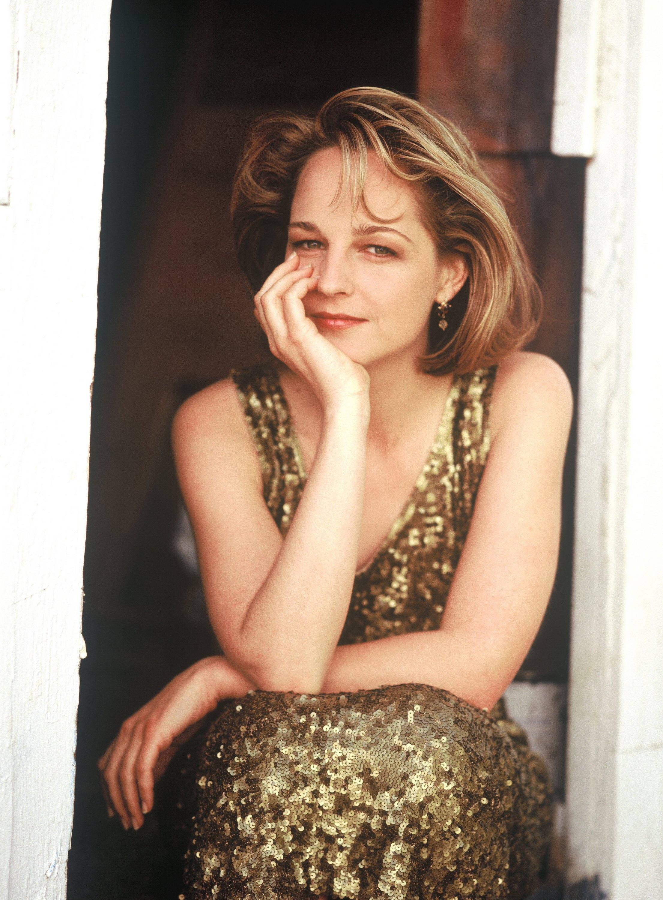 Helen Hunt, golden gown, shimmering gold sequined dress, 2K Phone Wallpaper