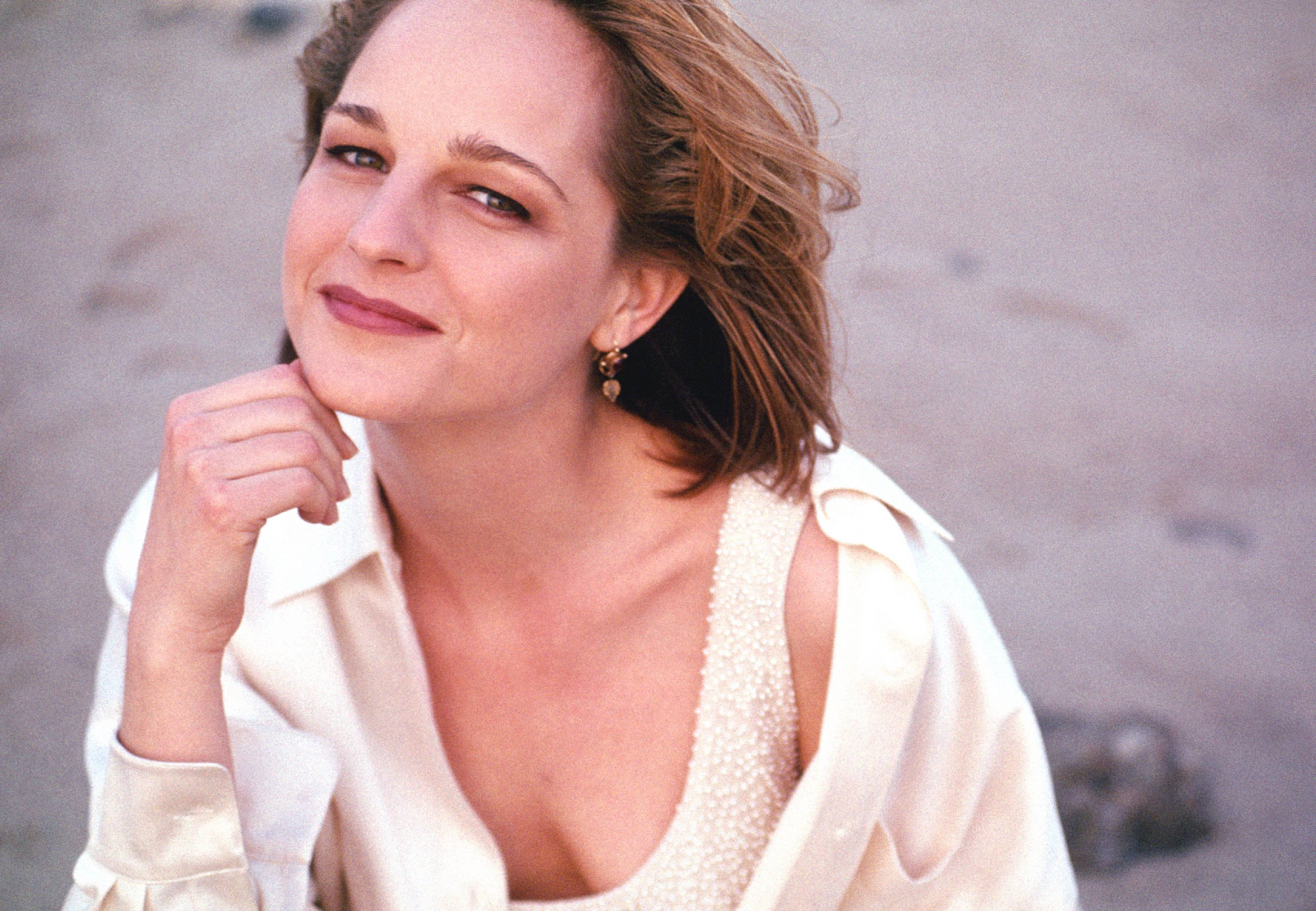 Helen Hunt, sandy beach, windswept hair, 2K Desktop Wallpaper