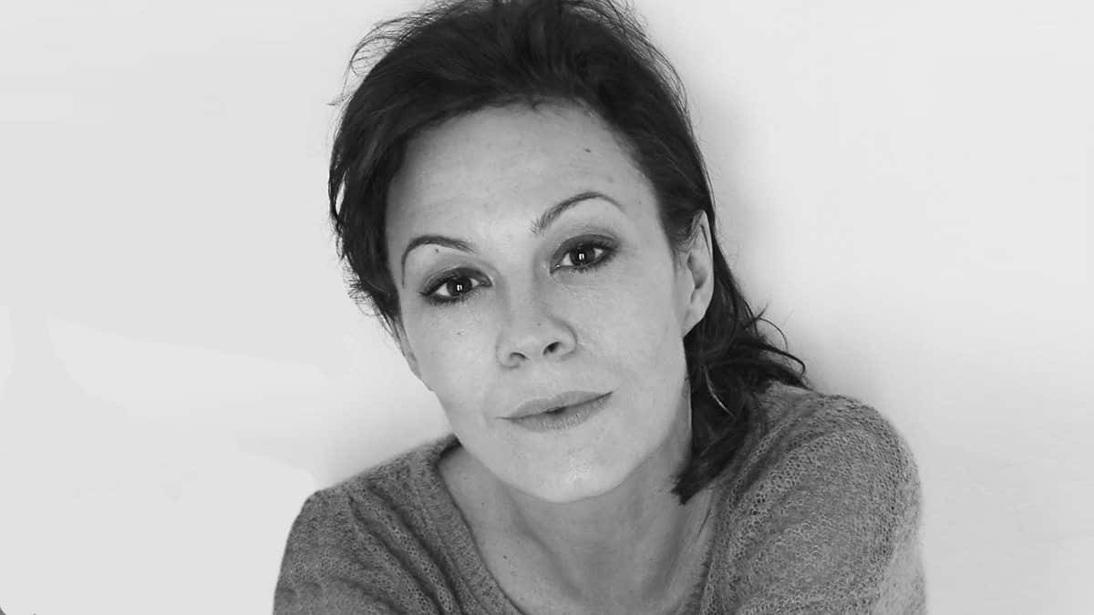Helen McCrory, black and white portrait, dark hair, SD Desktop Wallpaper