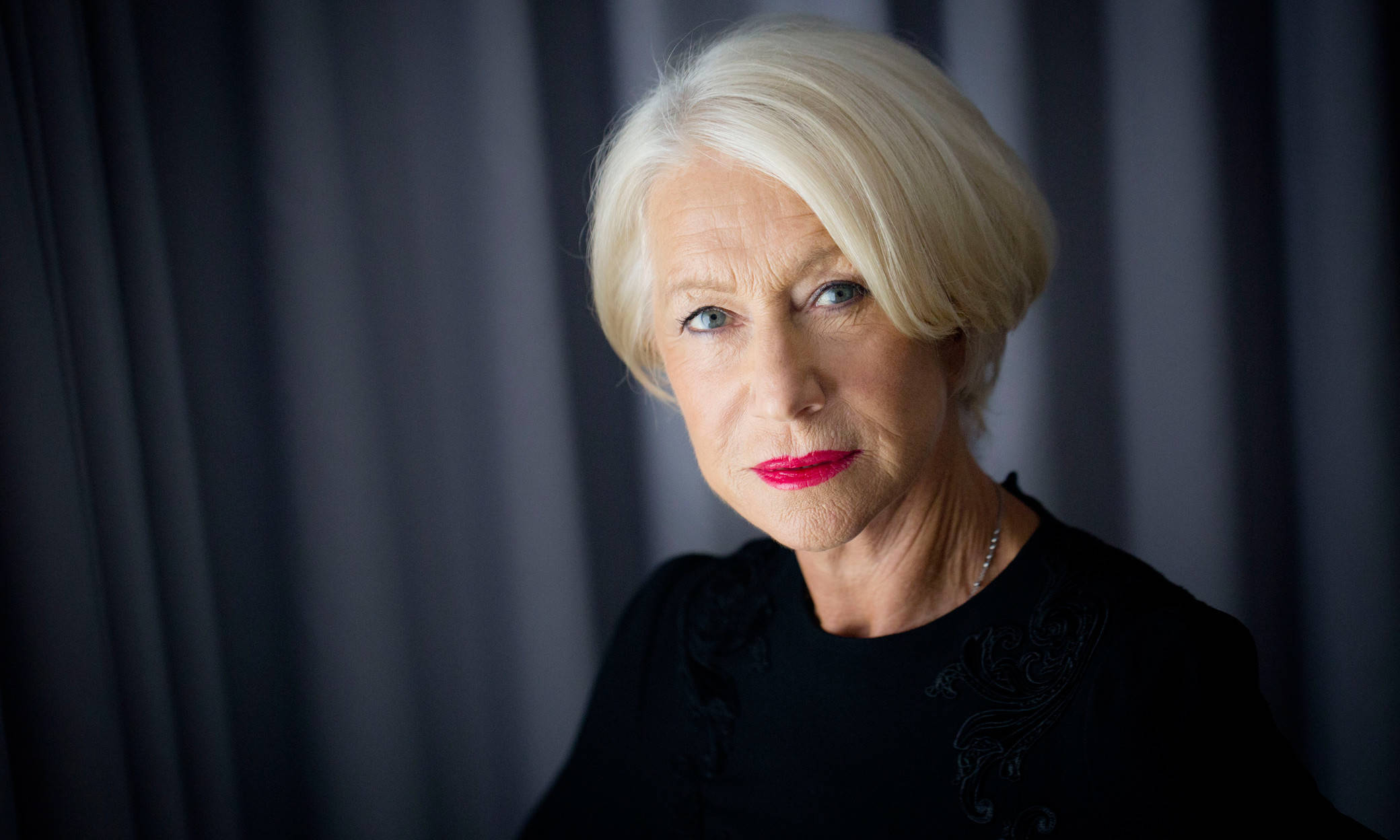 Helen Mirren, platinum blonde hair, bold red lips, Full HD Desktop Wallpaper