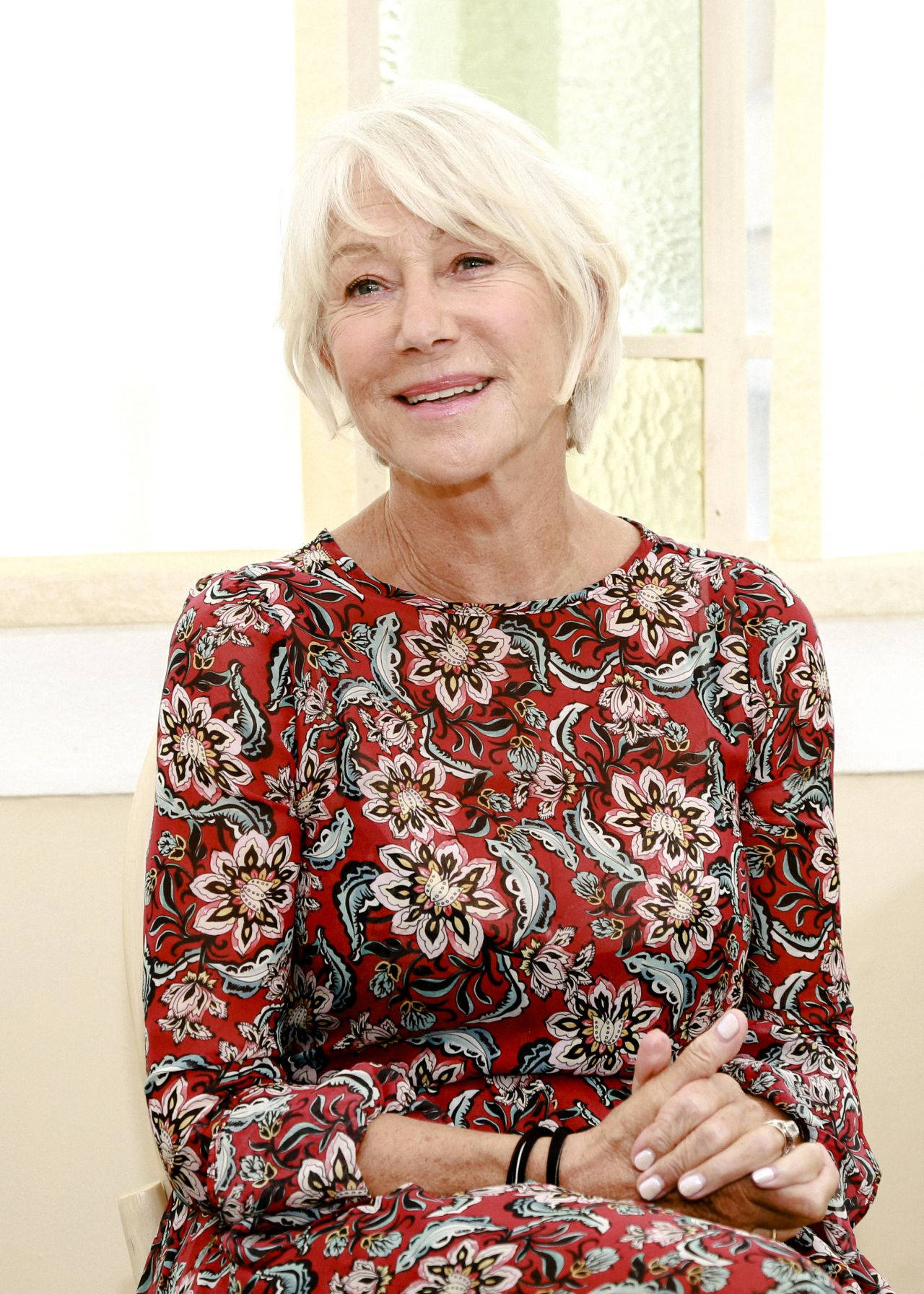 Helen Mirren, short white hair, vibrant red floral dress, HD Phone Wallpaper