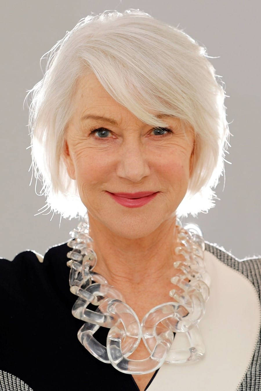 Helen Mirren, white hair, chunky necklace, HD Phone Wallpaper