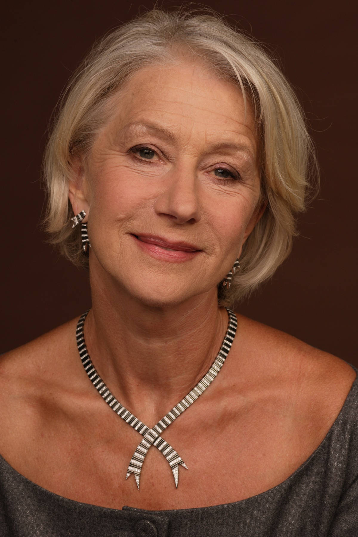 Helen Mirren, silver hair, rich brown backdrop, HD Phone Wallpaper