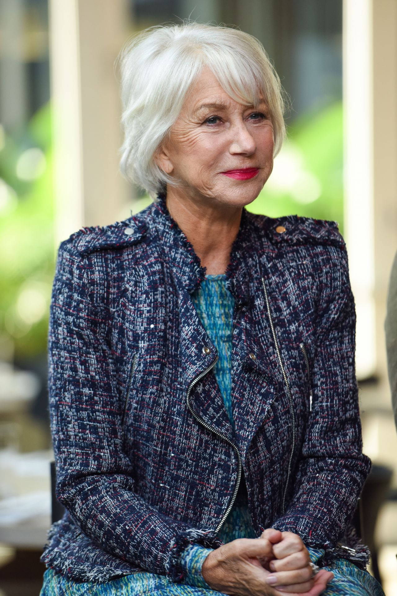 Helen Mirren, white hair, textured blue jacket, HD Phone Wallpaper