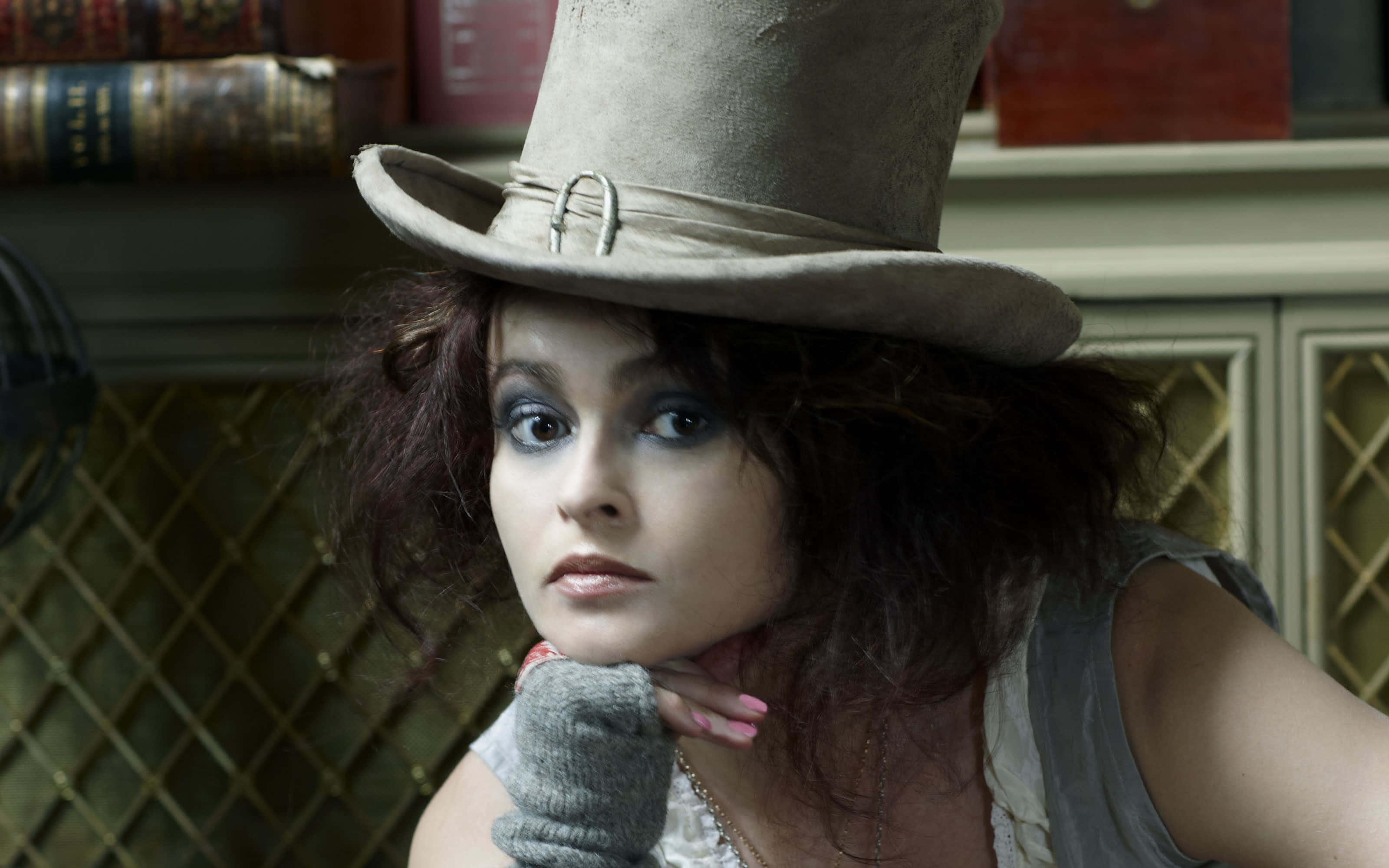 Helena Bonham Carter, vintage ensemble, tall beige hat, 2K Desktop Wallpaper