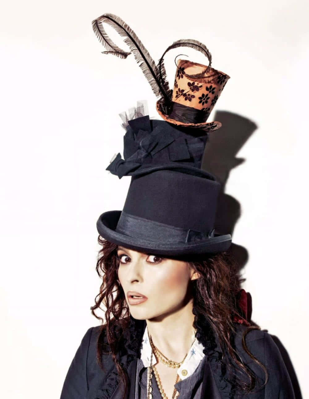 Helena Bonham Carter, dramatic dress, dark curly hair, HD Phone Wallpaper