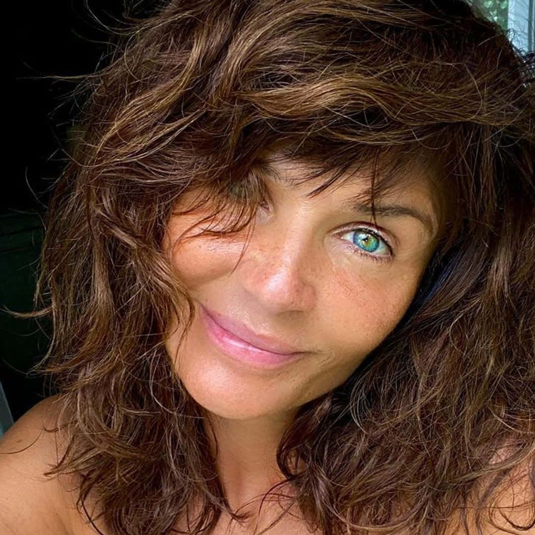 Helena Christensen, wavy brown hair, heterochromatic eyes, SD Desktop Wallpaper
