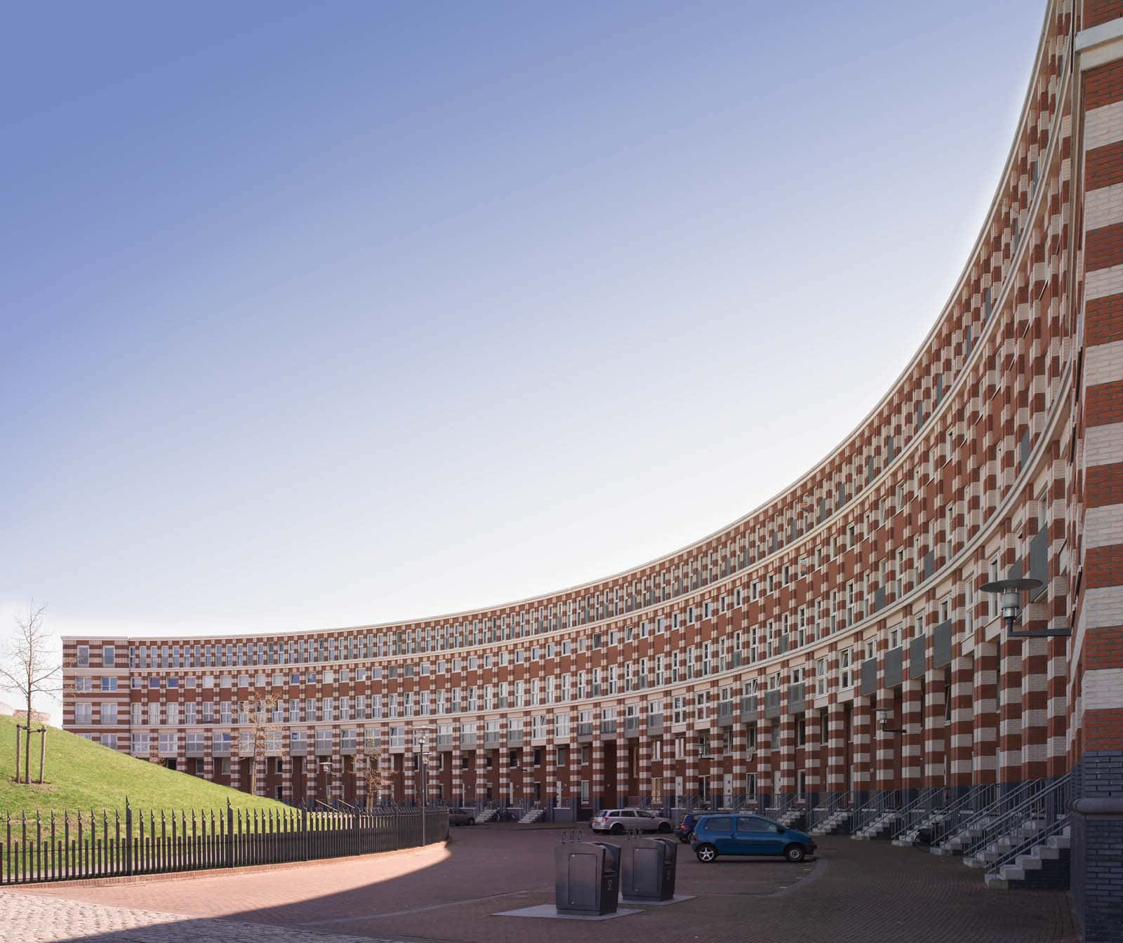 Helmond, curved building architecture, brick apartment building, HD Desktop Wallpaper