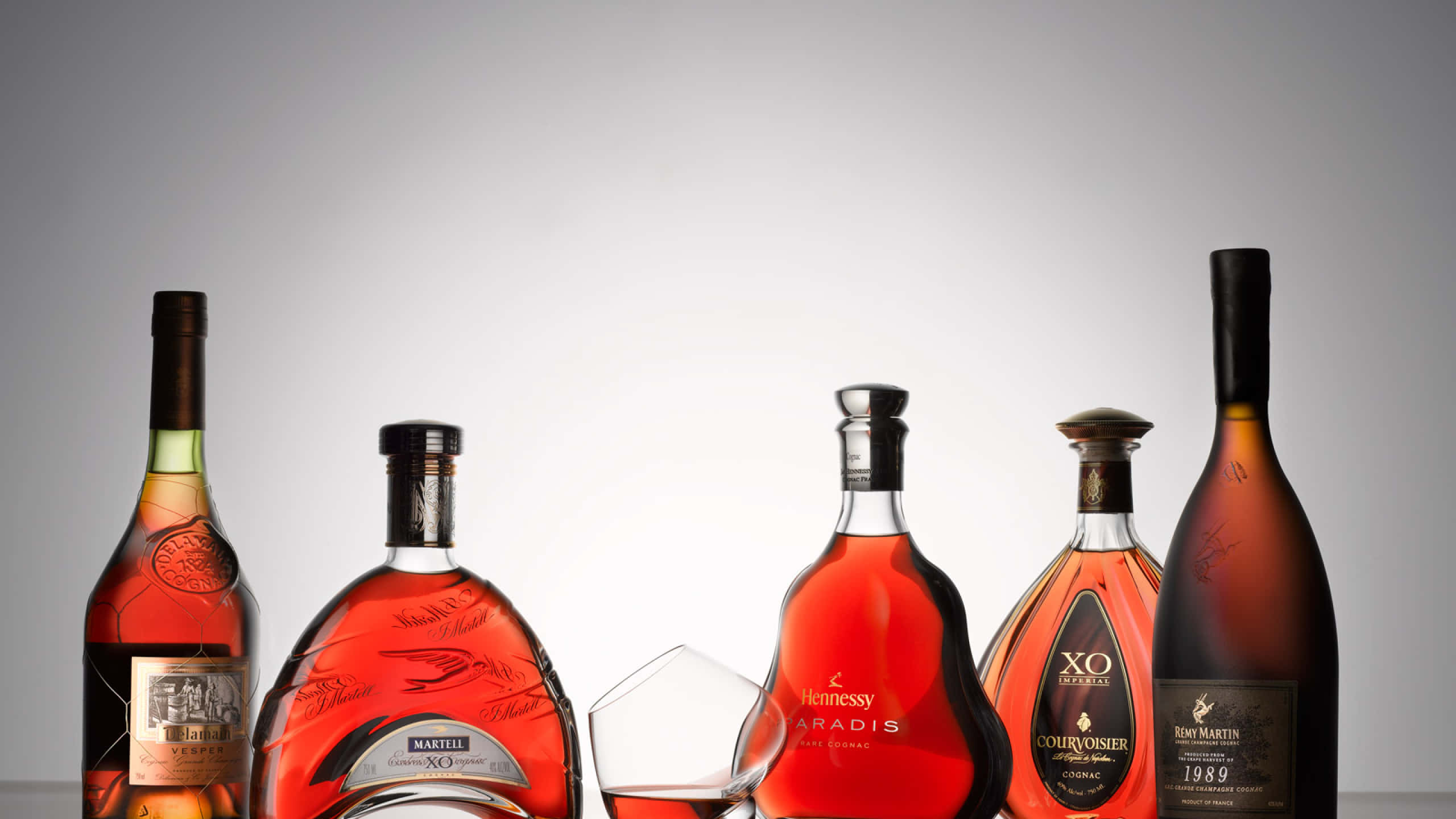 Hennessy, cognac, amber liquid, 2K Desktop Wallpaper