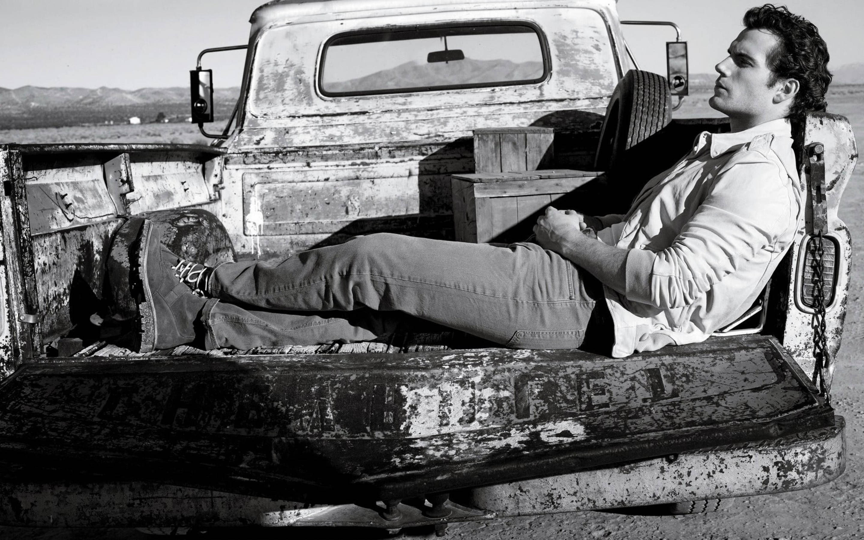 Henry Cavill, suit, old pickup truck, 2K Desktop Wallpaper