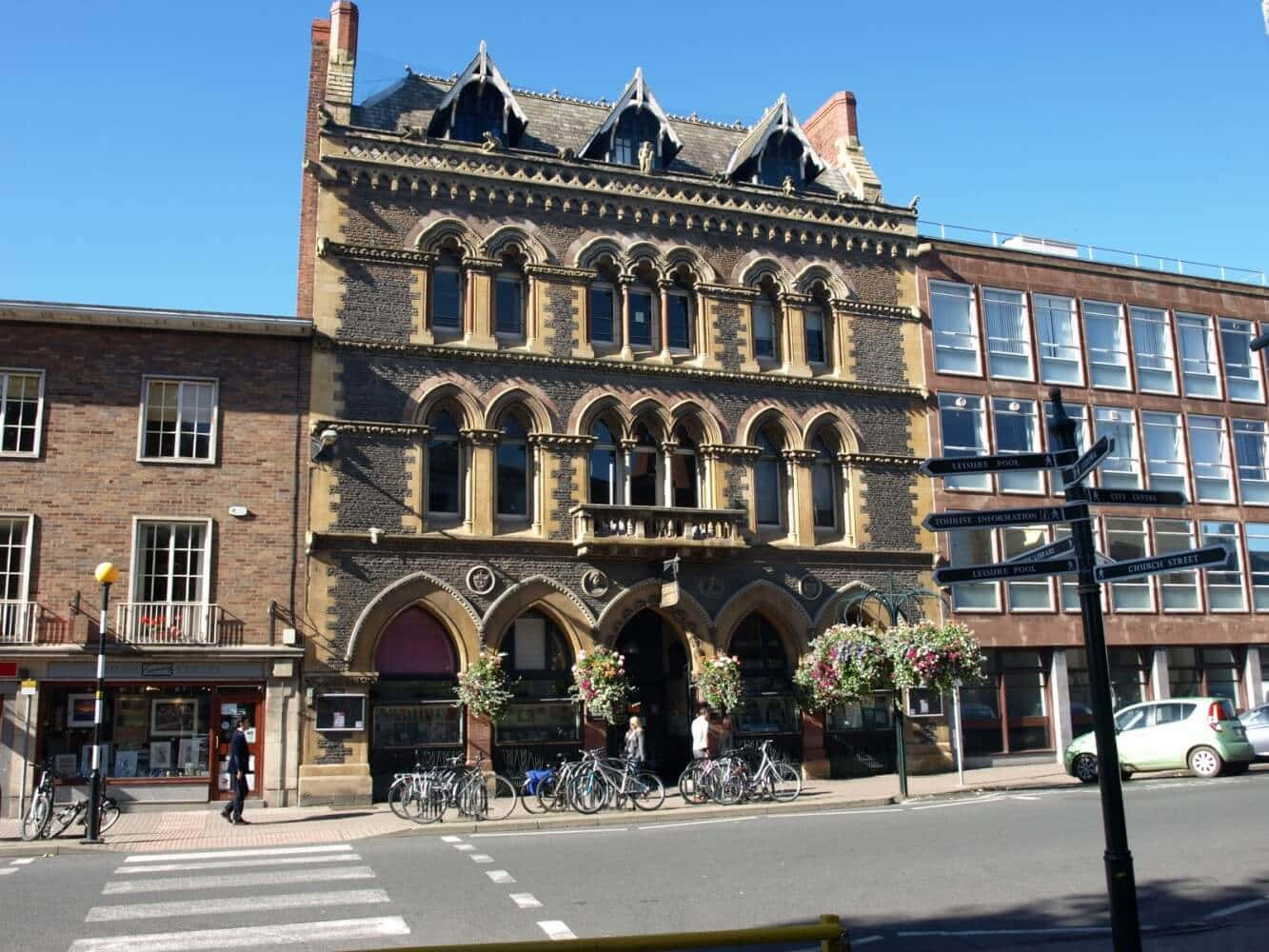 Hereford U K, historic brick building, arched windows, HD Desktop Wallpaper