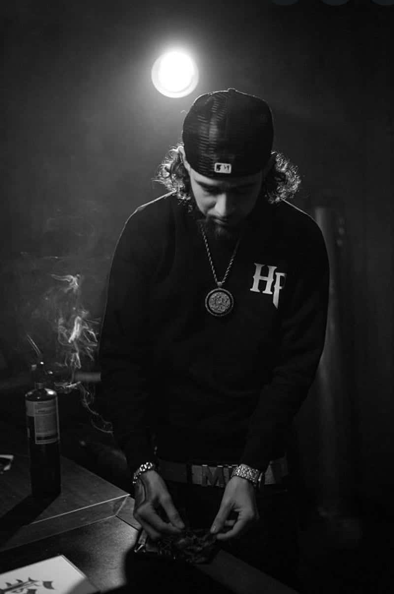 Herencia De Patrones, long hair, cap, SD Phone Wallpaper