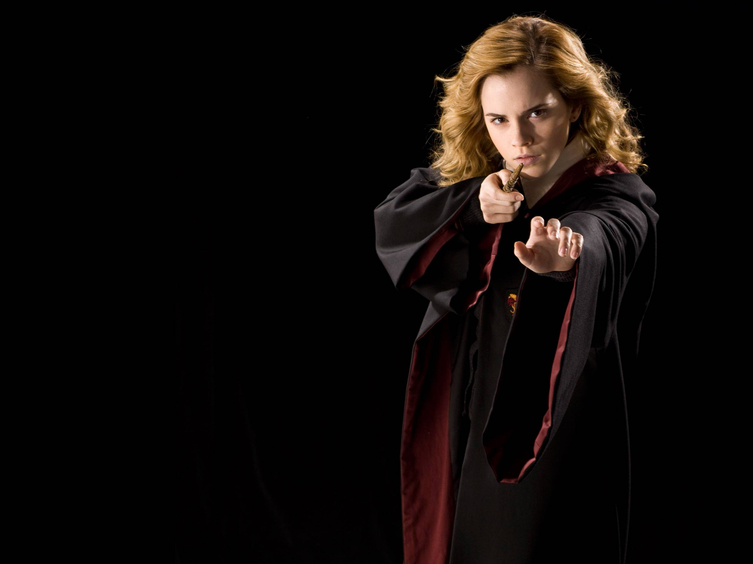 Hermione Granger, black and maroon robe, stark black background, 2K Desktop Wallpaper