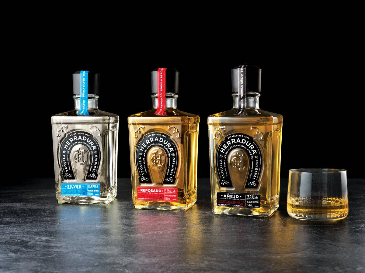 Herradura, mini tequila bottle, amber liquid, SD Desktop Wallpaper