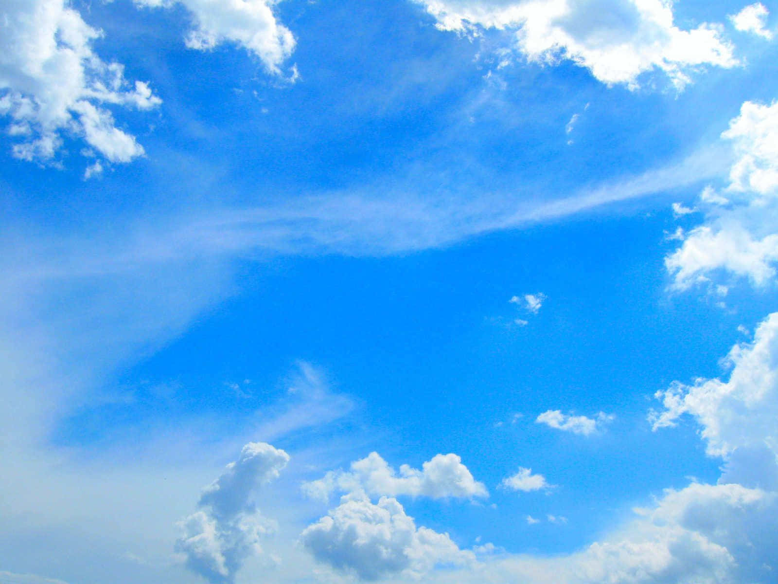 Hi Res Fading Sky, vibrant blue sky, fluffy white clouds, HD Desktop Wallpaper