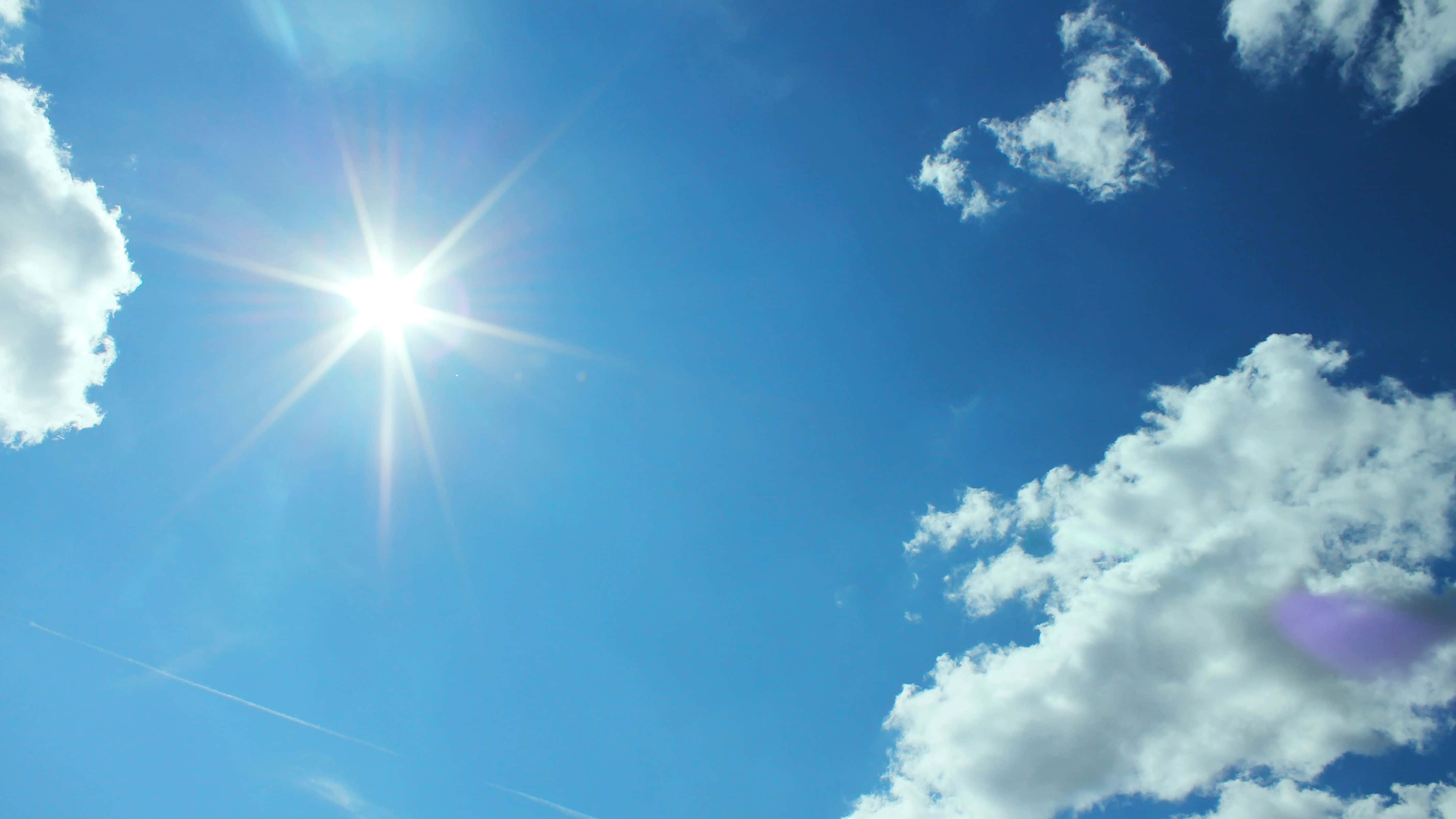 Hi Res Sky, bright sun, starburst rays, 4K Desktop Wallpaper