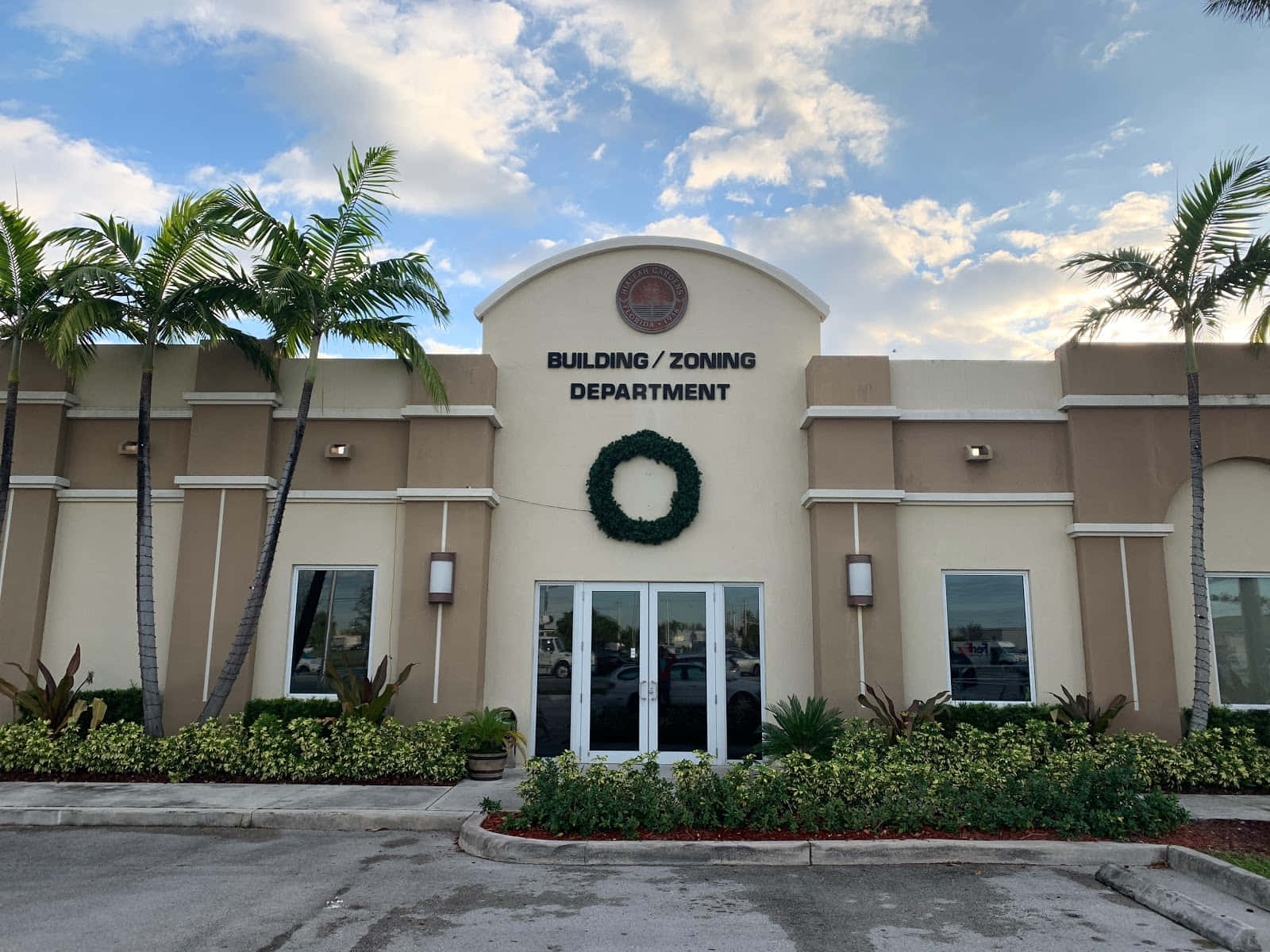 Hialeah, Building Zoning Department, beige municipal building, HD Desktop Wallpaper