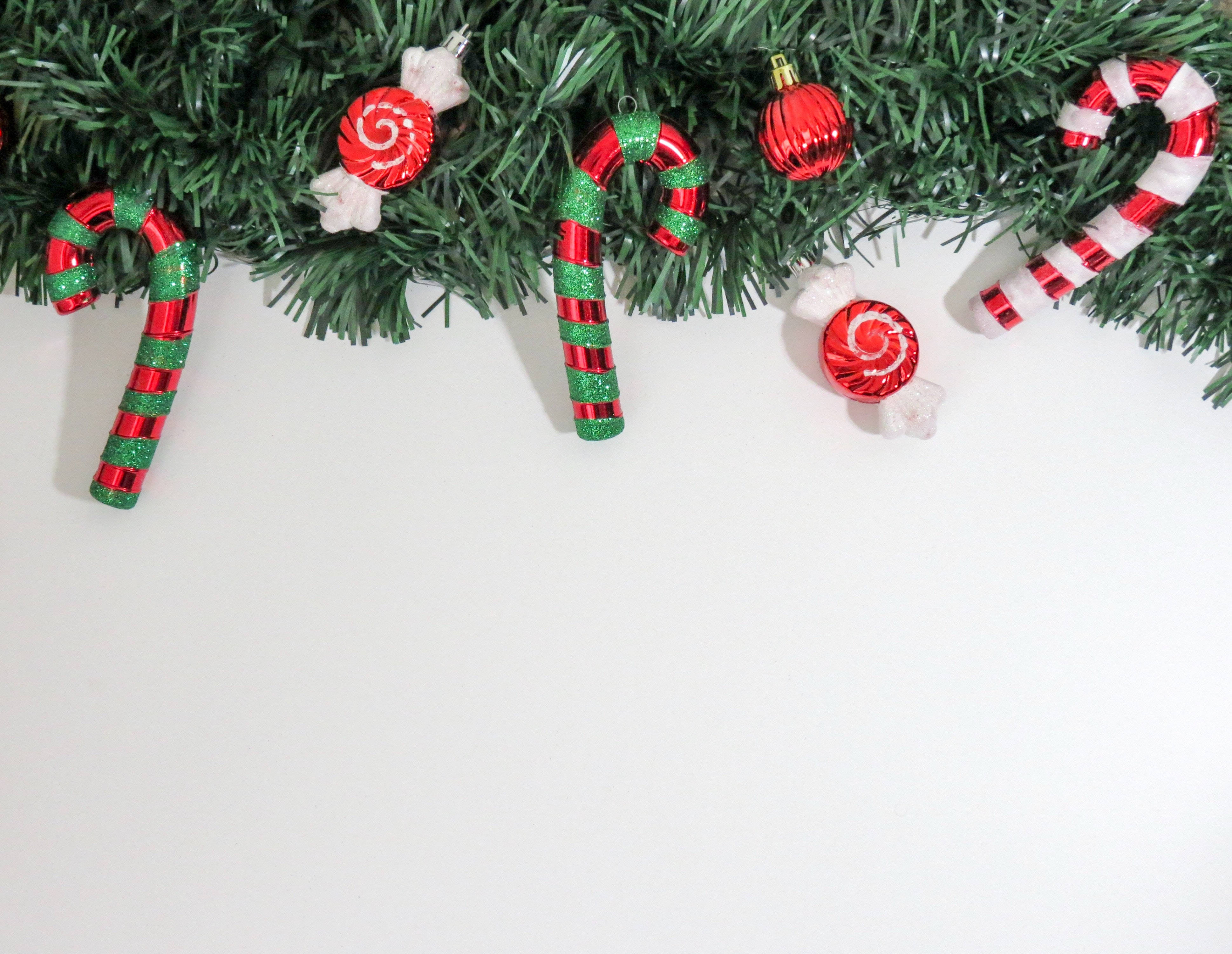 candy canes, red and green, shiny red baubles, 4K Desktop Wallpaper