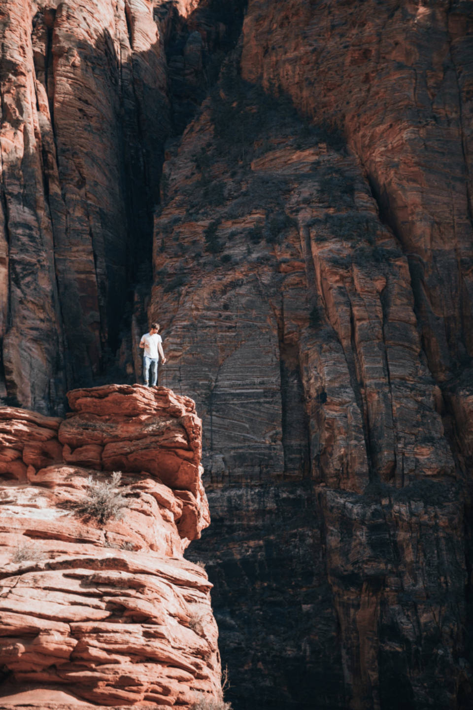 iPhone, cliff, rugged red rock formation, HD Phone Wallpaper