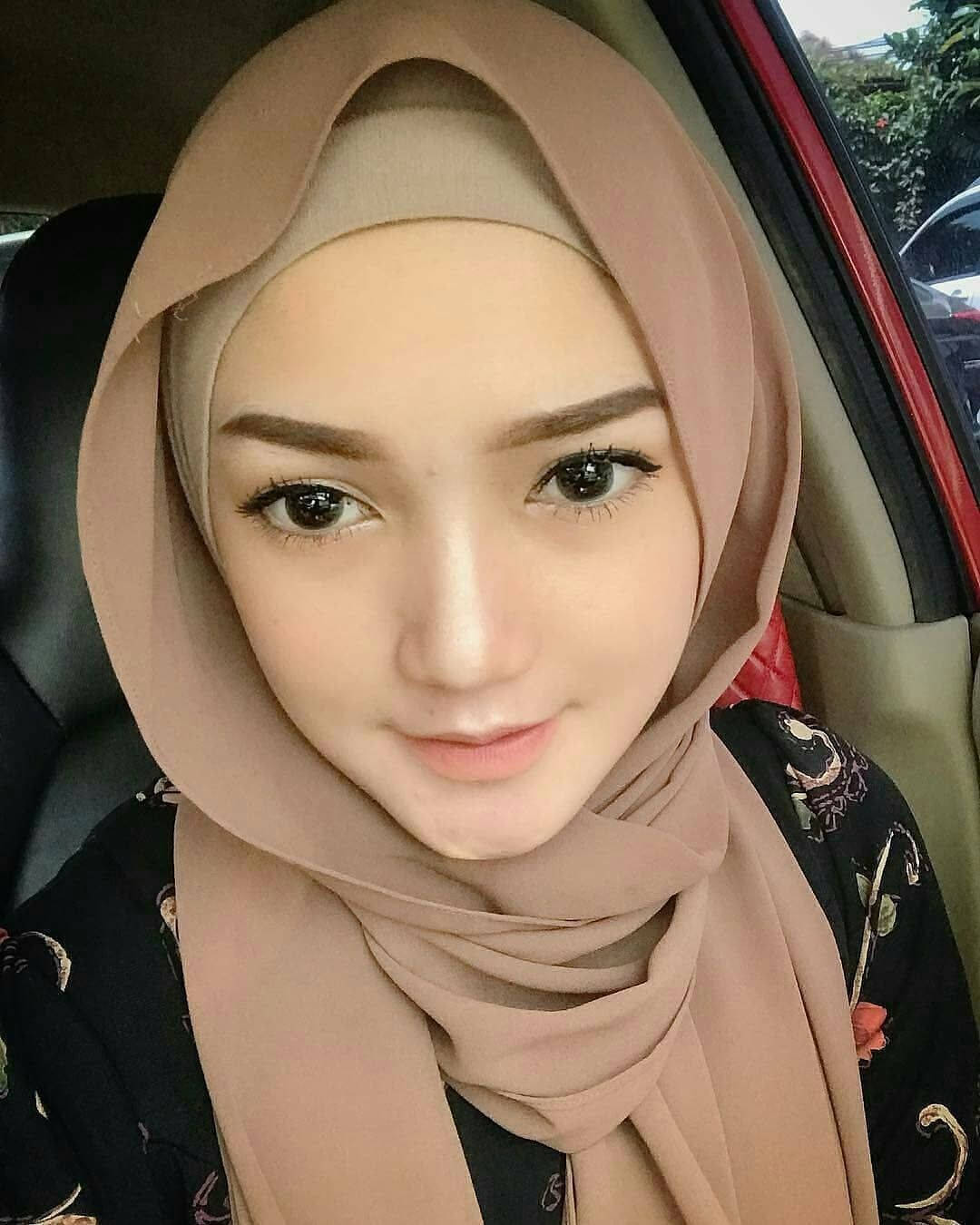 hijab girl, car, beige hijab, HD Phone Wallpaper